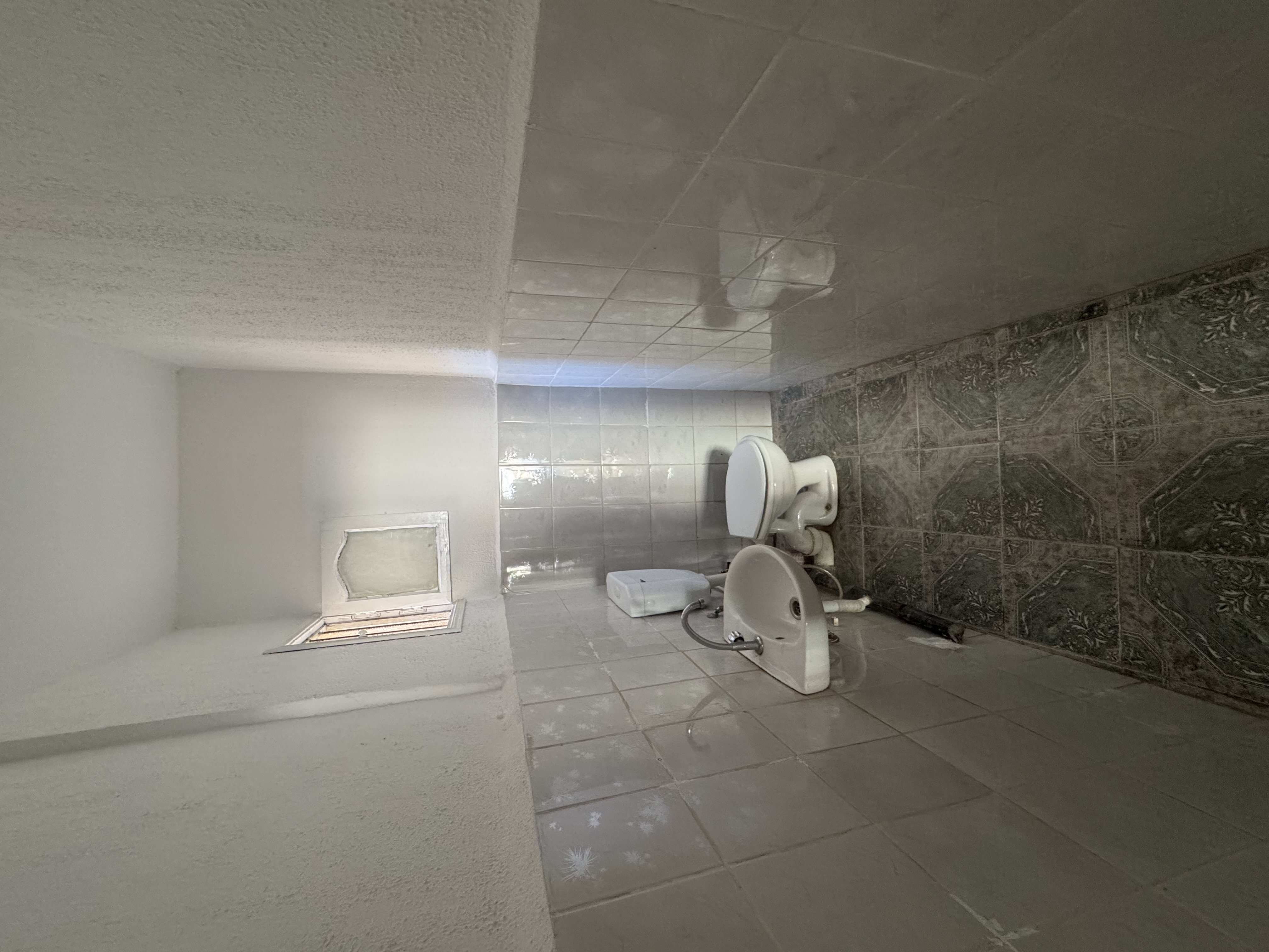 La Soukra Borj Louzir Bureaux & Commerces Grance libre Local de 50 m2 a borj louzir
