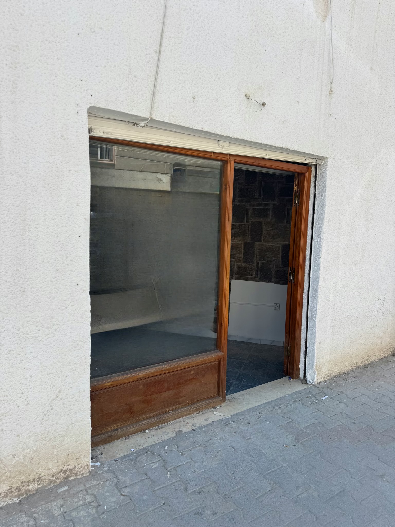 La Soukra Borj Louzir Bureaux & Commerces Grance libre Local de 50 m2 a borj louzir