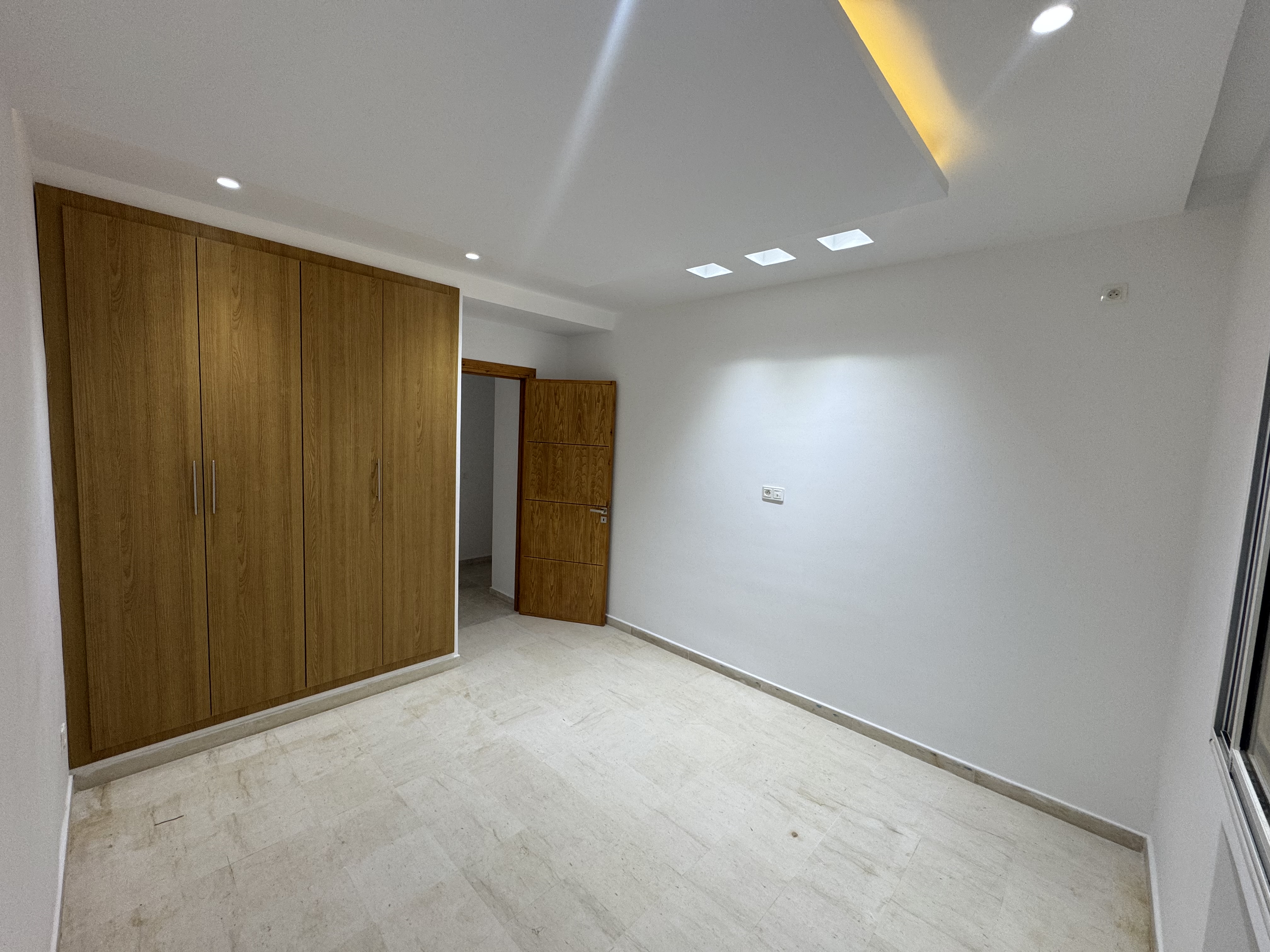 Ariana Ville Riadh Landlous Location Appart. 4 pices Rdc villa s3 1350 d riadh andalous