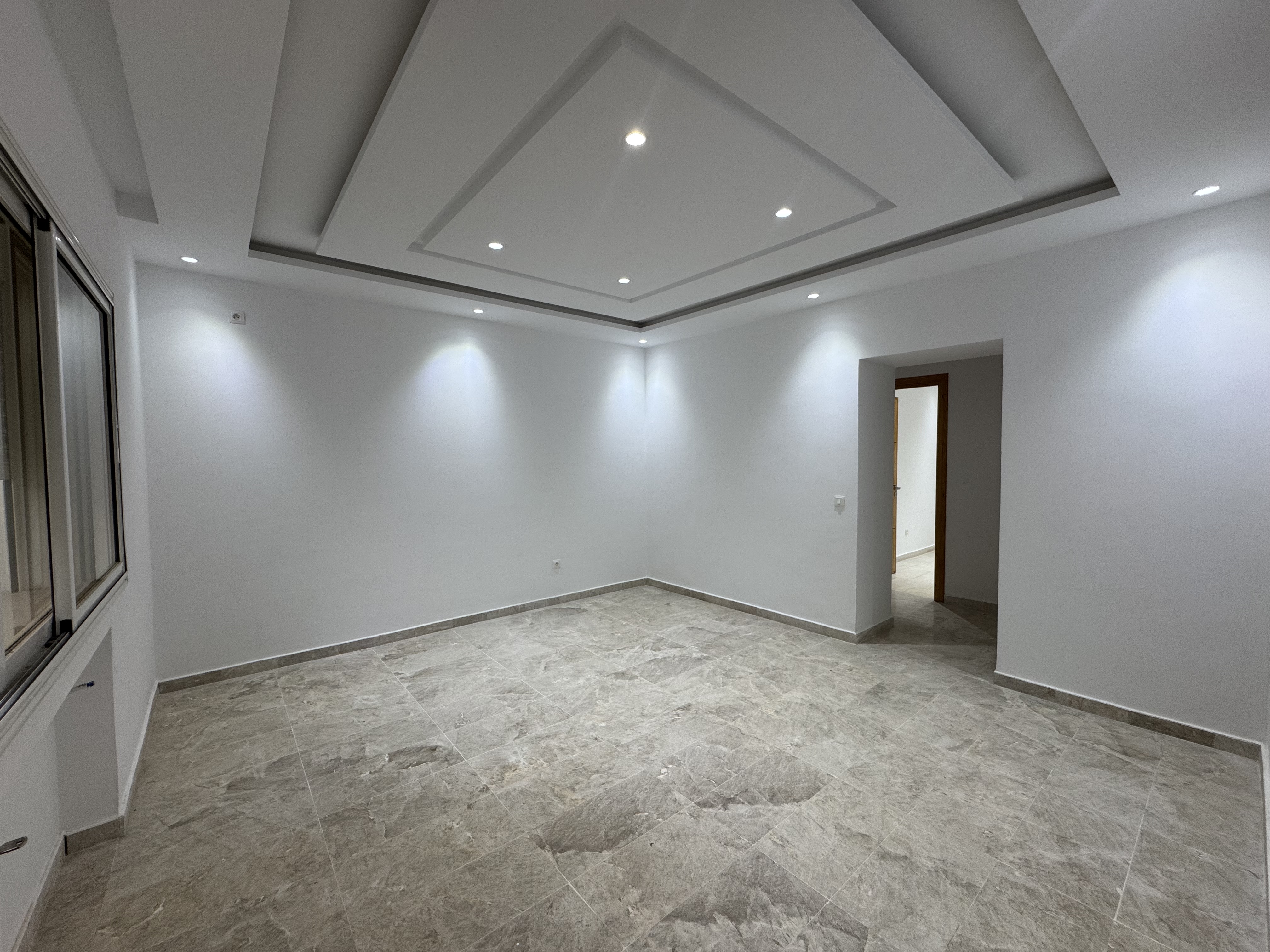 Ariana Ville Riadh Landlous Location Appart. 4 pices Rdc villa s3 1350 d riadh andalous
