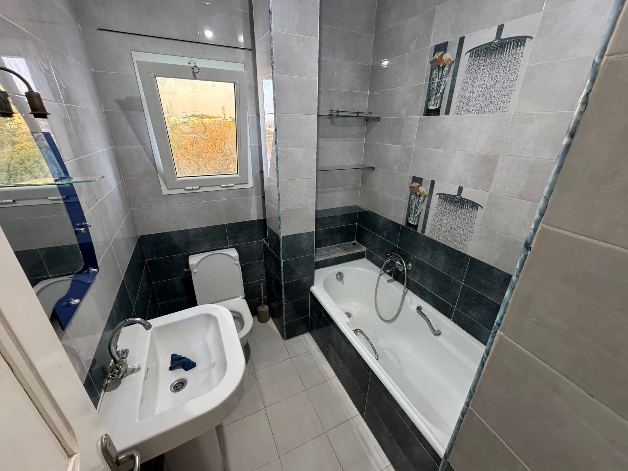 Raoued Cite El Ghazala 2 Location Appart. 3 pices Etage de villa s2 950 dt