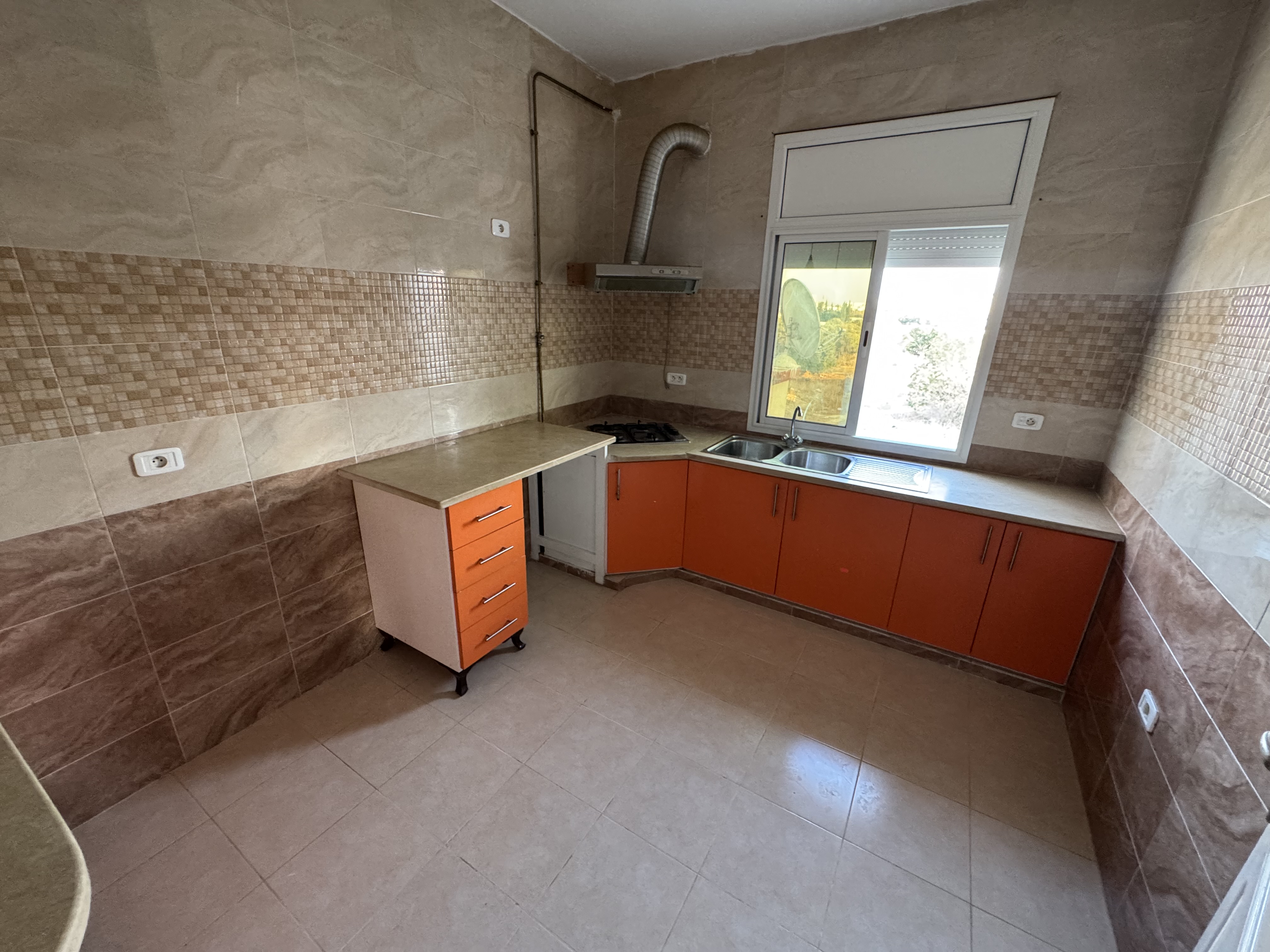 Raoued Cite El Ghazala 2 Location Appart. 3 pices Etage de villa s2 950 dt