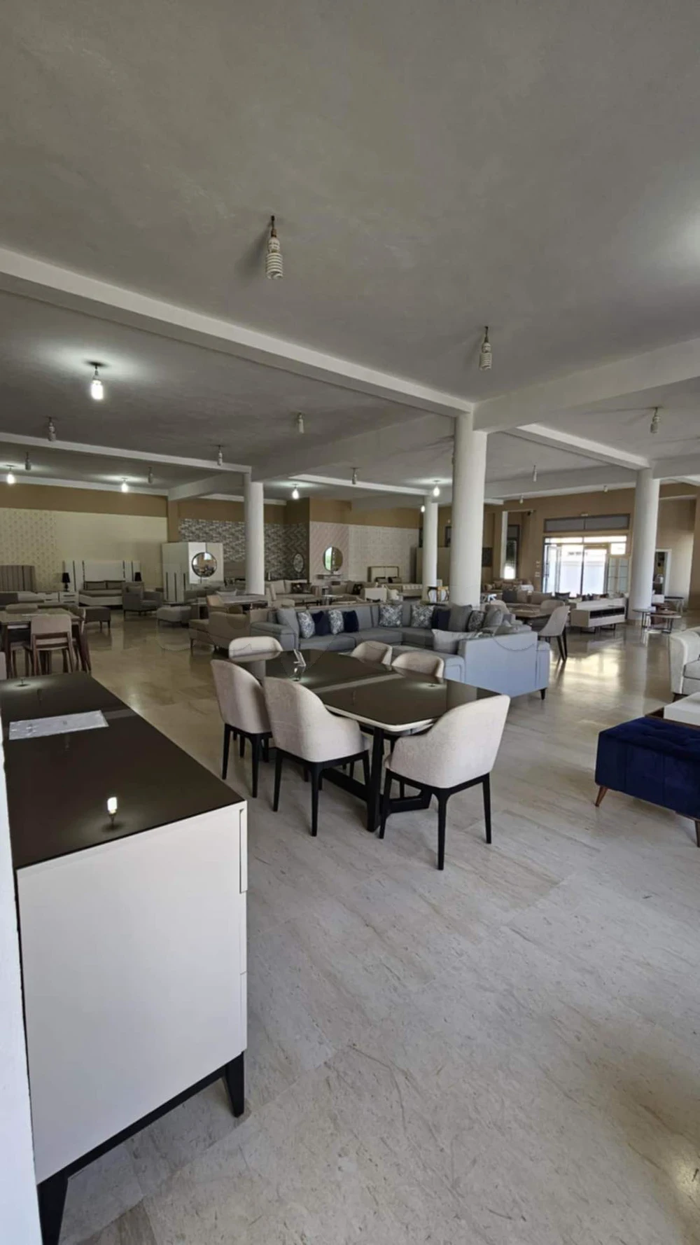 Mnihla Mnihla Location Surfaces Grand showroom mnihla