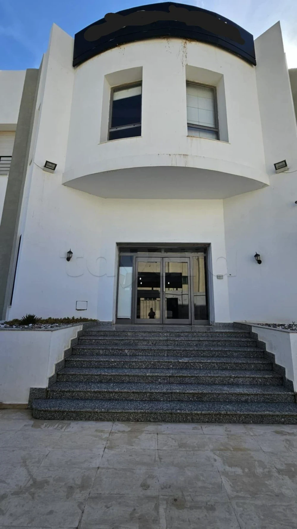 Mnihla Mnihla Location Surfaces Grand showroom mnihla