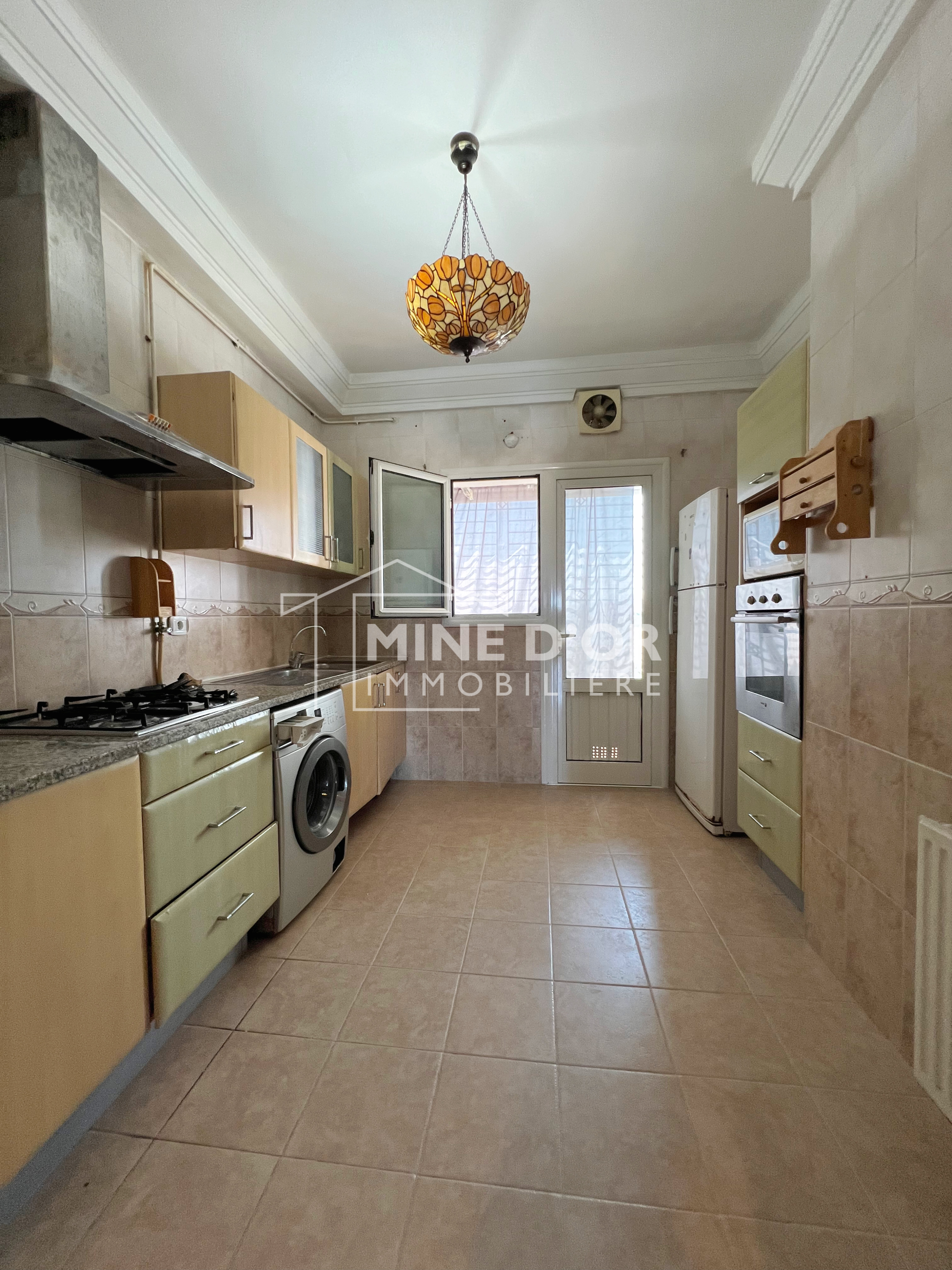 Cite El Khadra Zone urbaine nord Location Appart. 4 pices Al apprt magnifique s3 bien orient au cun