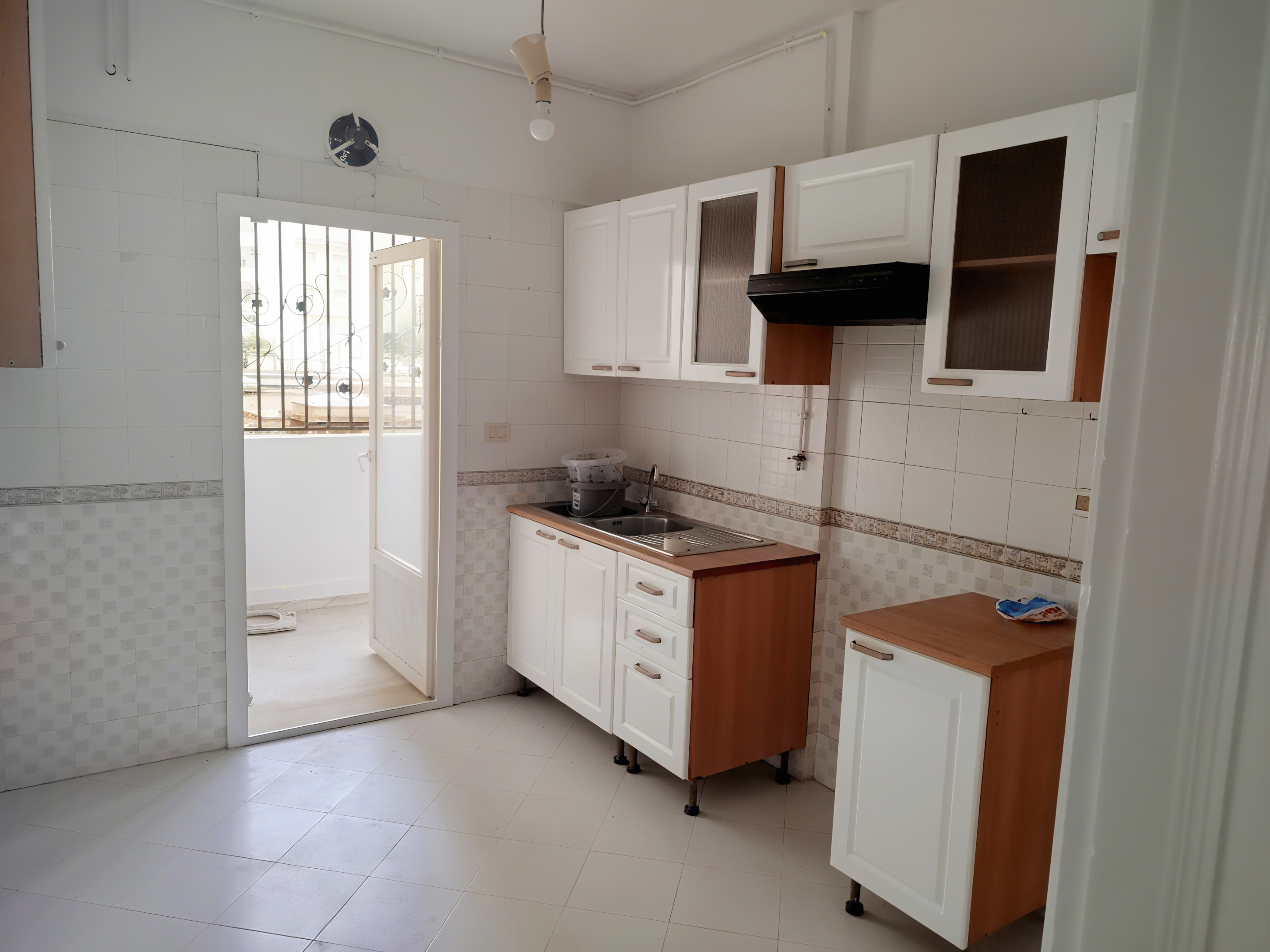 La Marsa El Aouina Location Appart. 4 pices Al apprt s3 a cit wahat aouina