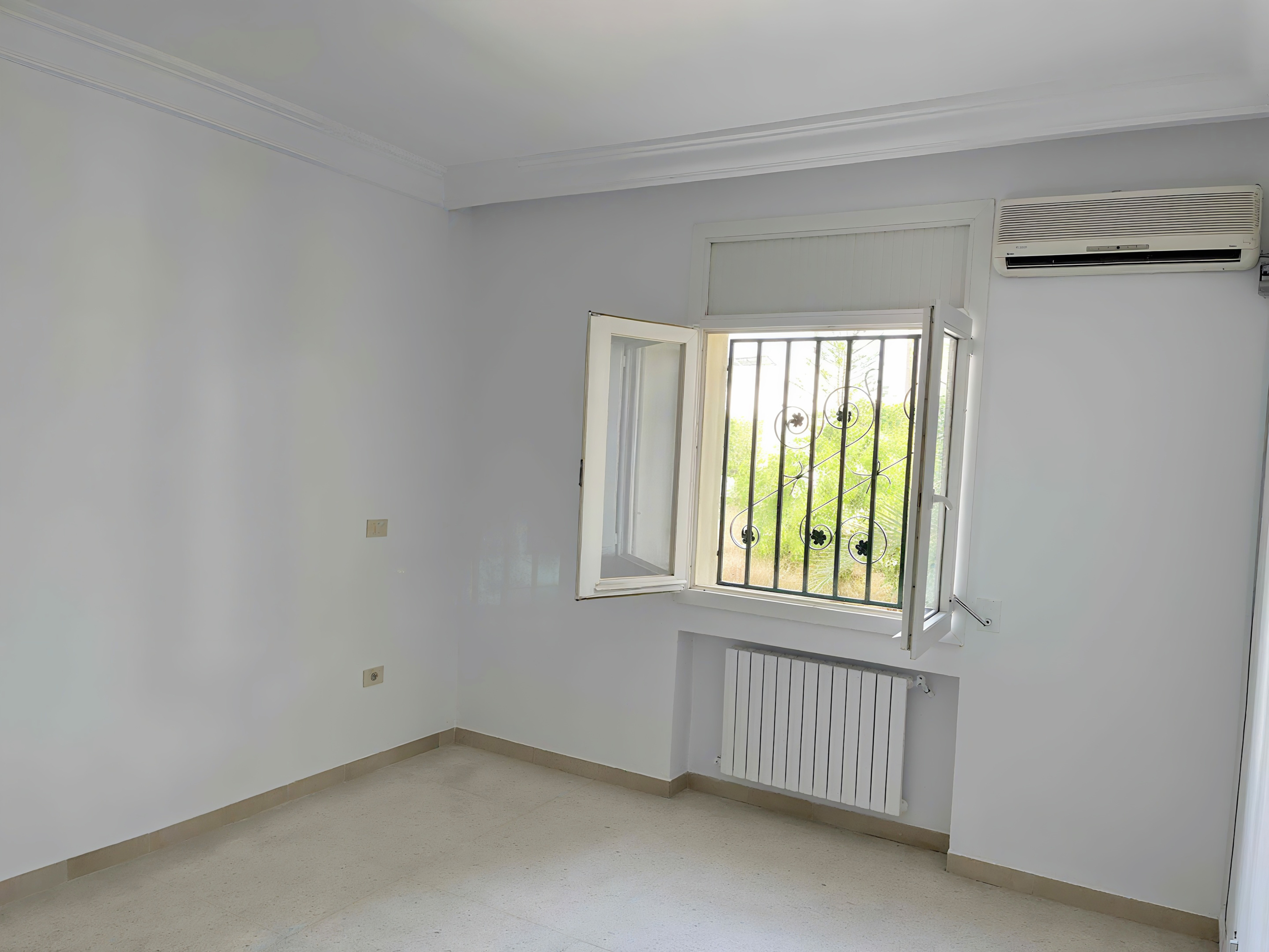La Marsa El Aouina Location Appart. 4 pices Al apprt s3 a cit wahat aouina