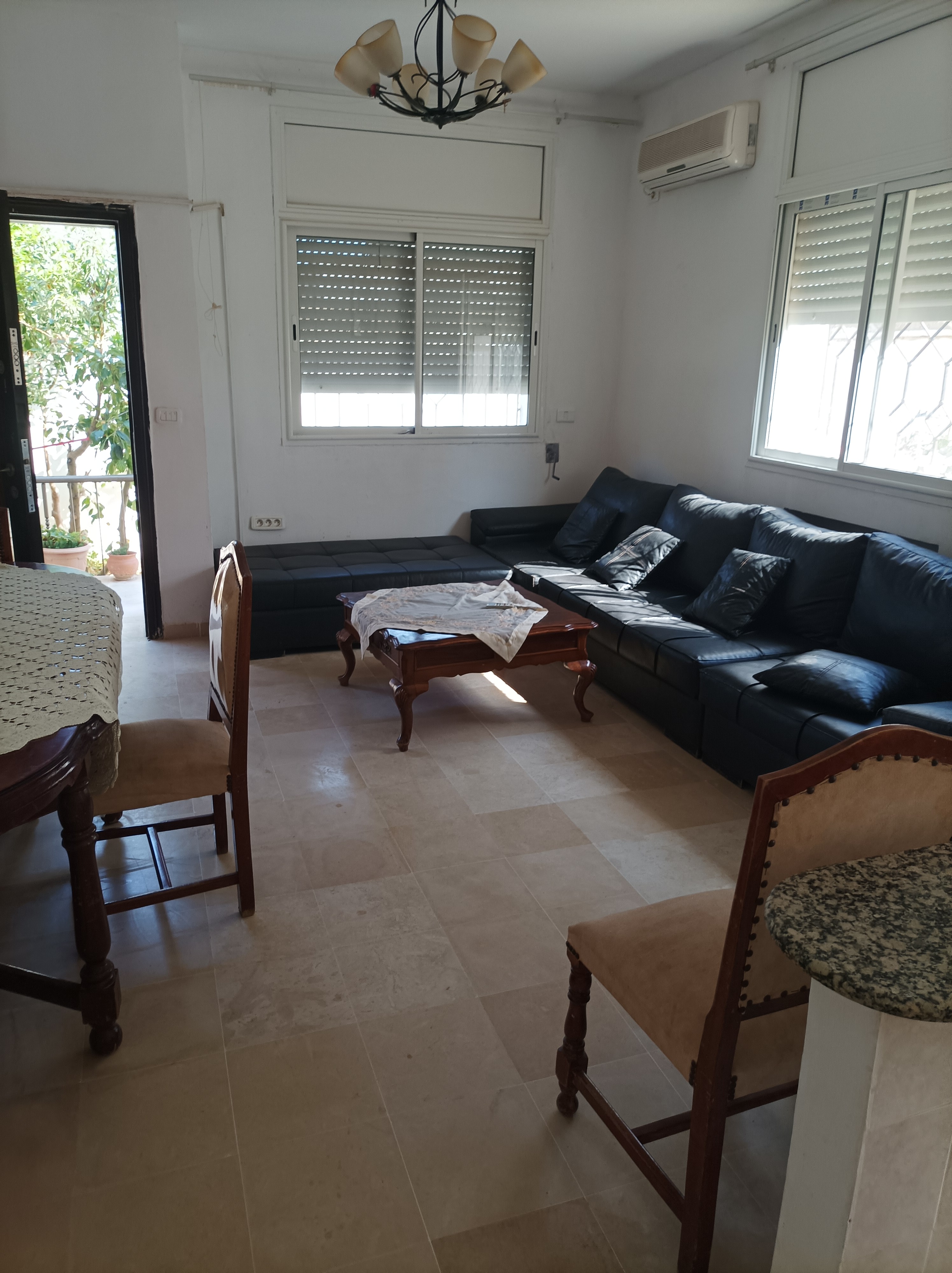 Raoued Cite Ennkhilet Location Appart. 2 pices Une petite villa meuble