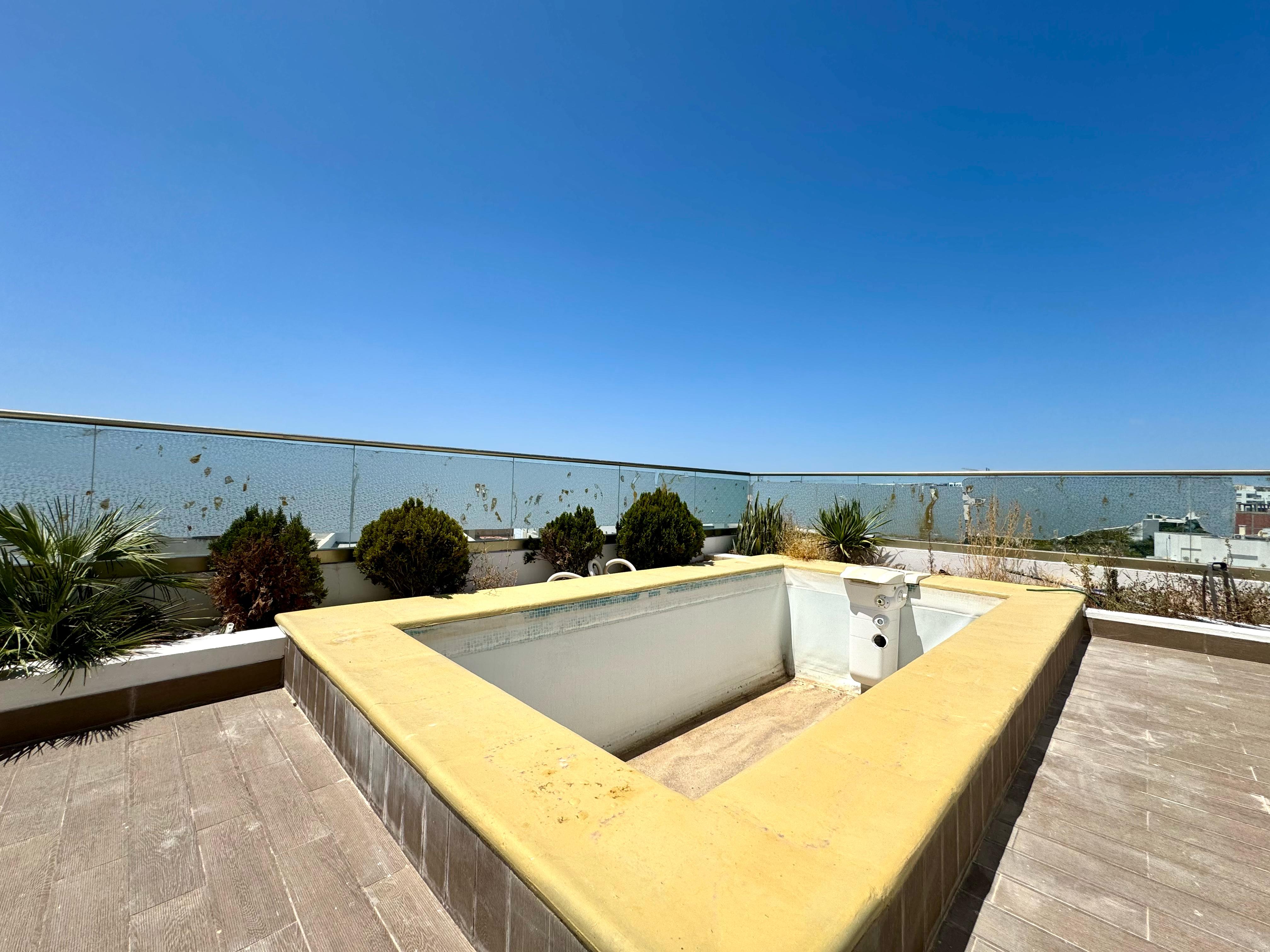 Ain Zaghouan Jardins de Carthage Location Appart. 5 pices+ Penthouse avec piscine au jardins de carthage
