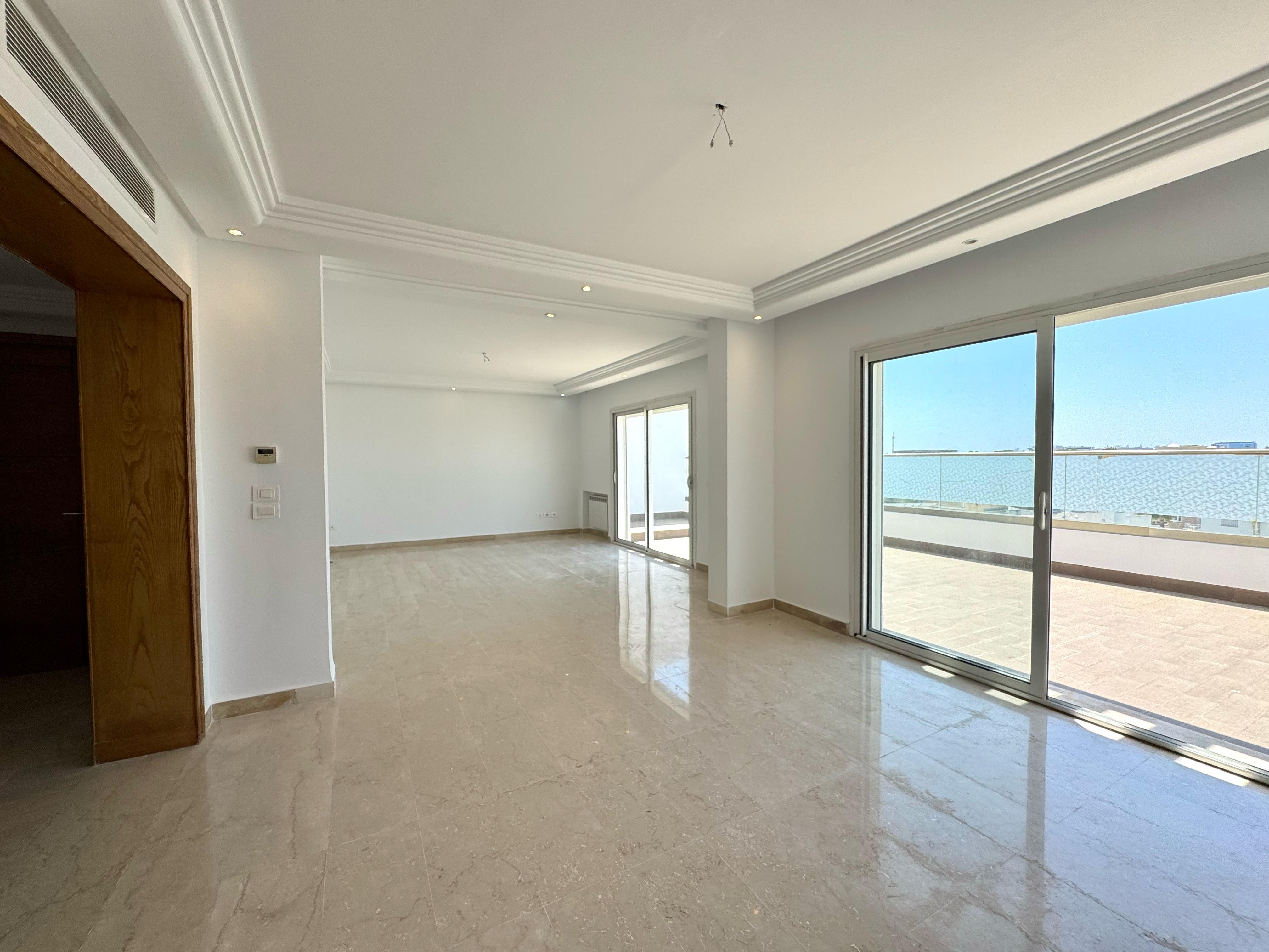 Ain Zaghouan Jardins de Carthage Location Appart. 5 pices+ Penthouse avec piscine au jardins de carthage