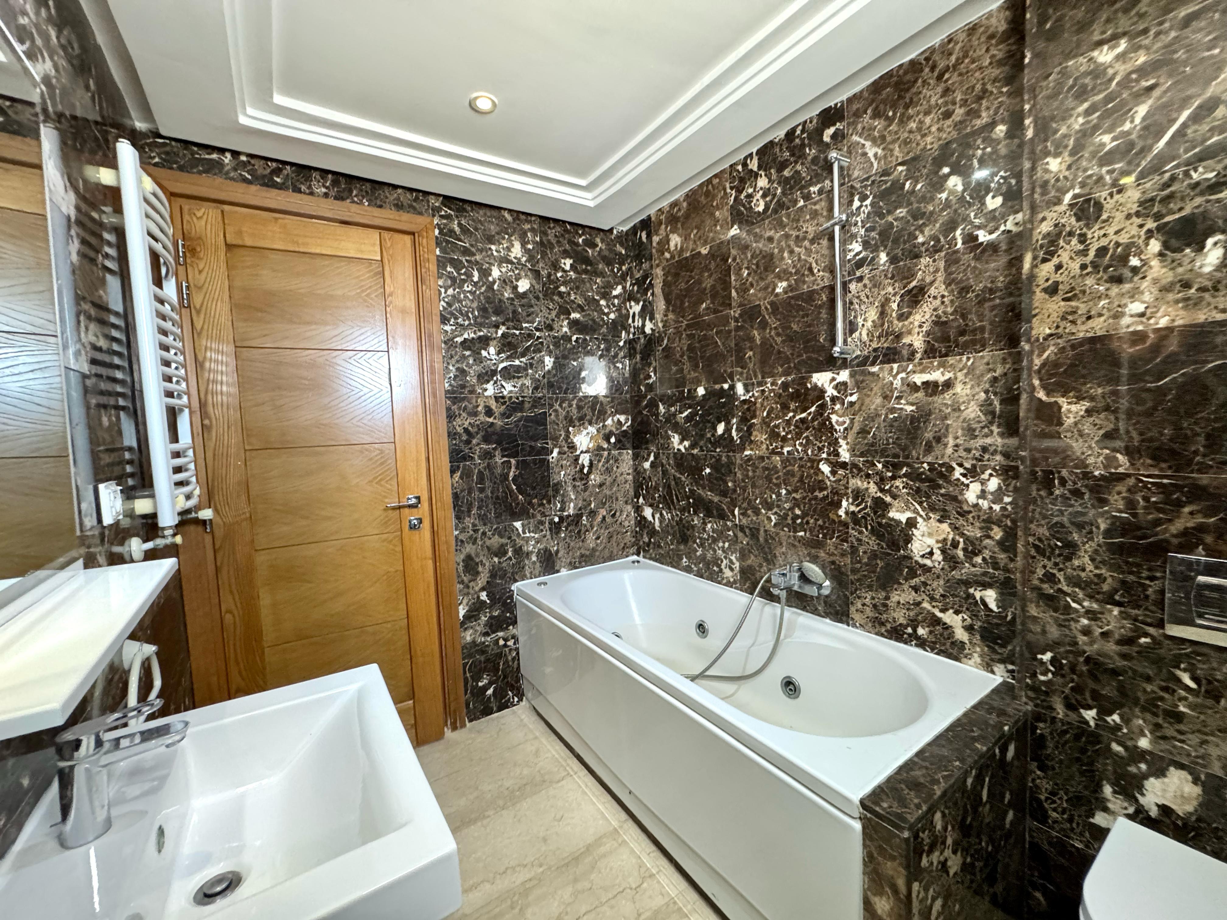 Ain Zaghouan Jardins de Carthage Location Appart. 5 pices+ Penthouse avec piscine au jardins de carthage