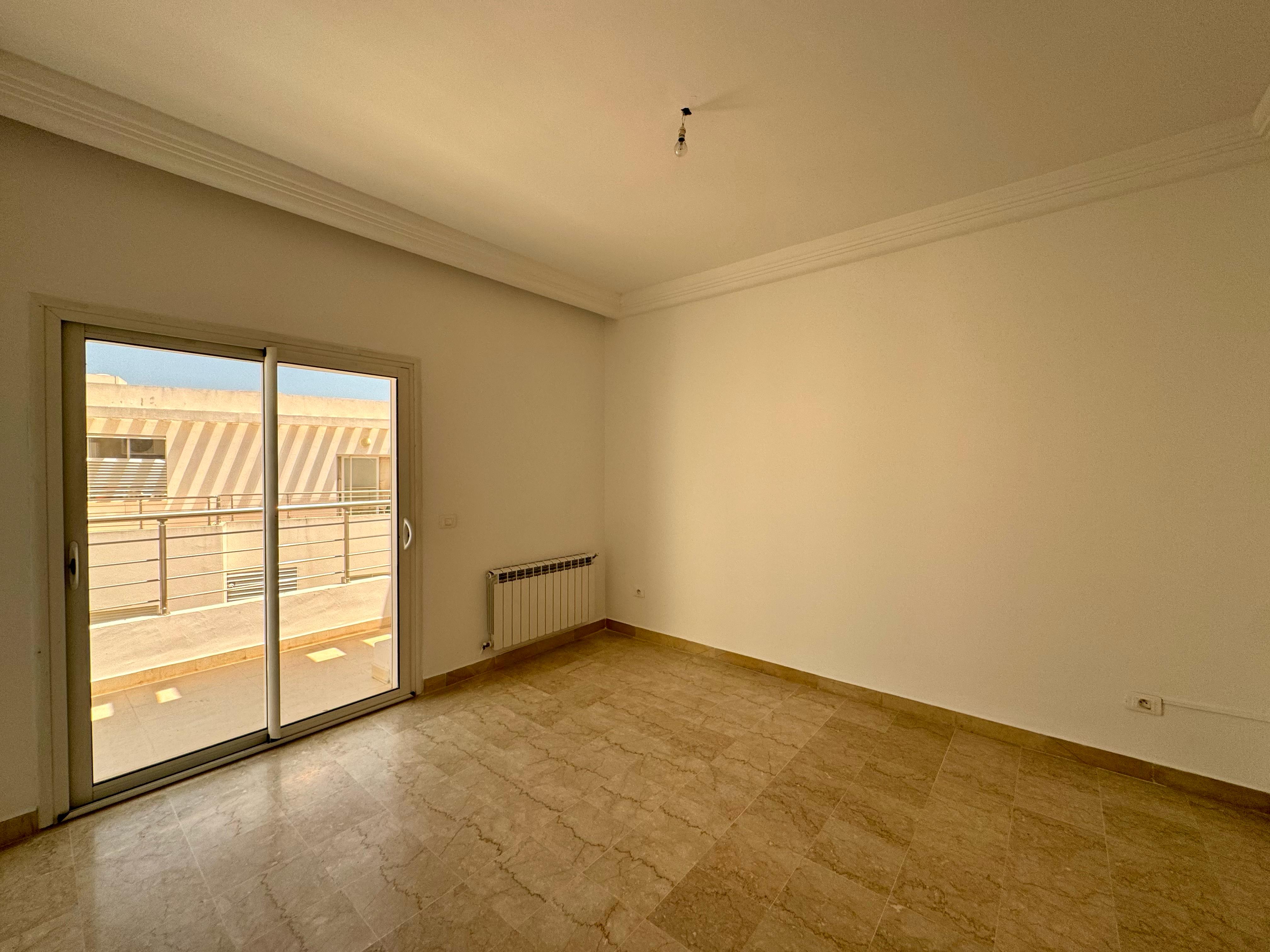 Ain Zaghouan Jardins de Carthage Location Appart. 5 pices+ Penthouse avec piscine au jardins de carthage