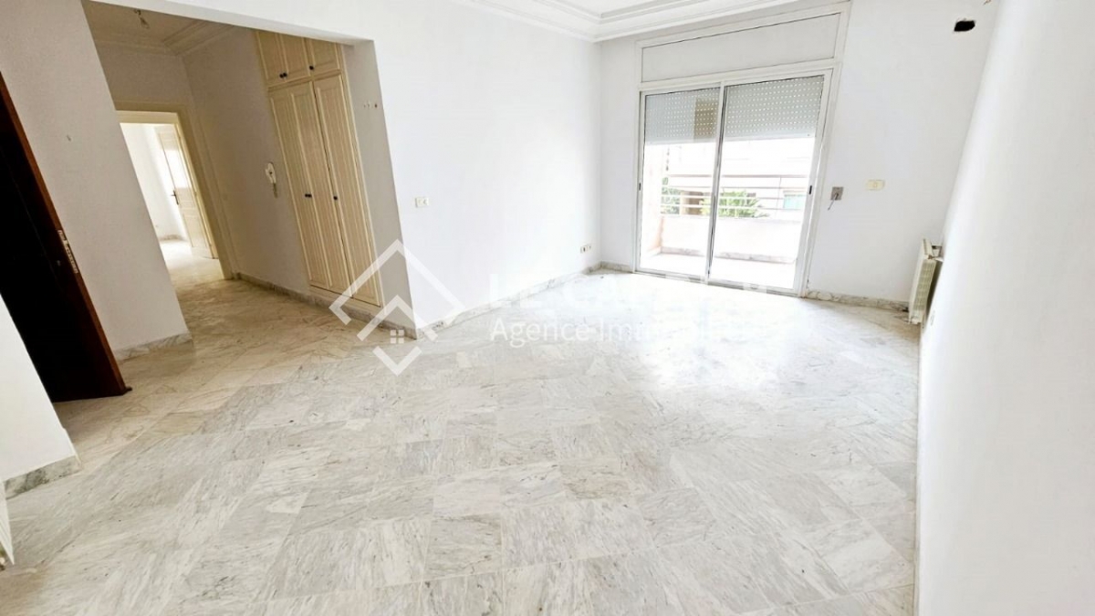 La Marsa El Aouina Location Appart. 3 pices Un appartement s3  cit les palmerais