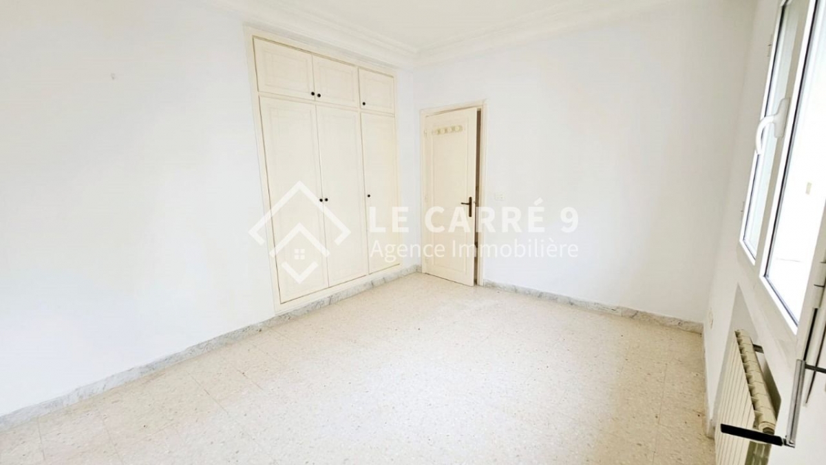 La Marsa El Aouina Location Appart. 3 pices Un appartement s3  cit les palmerais