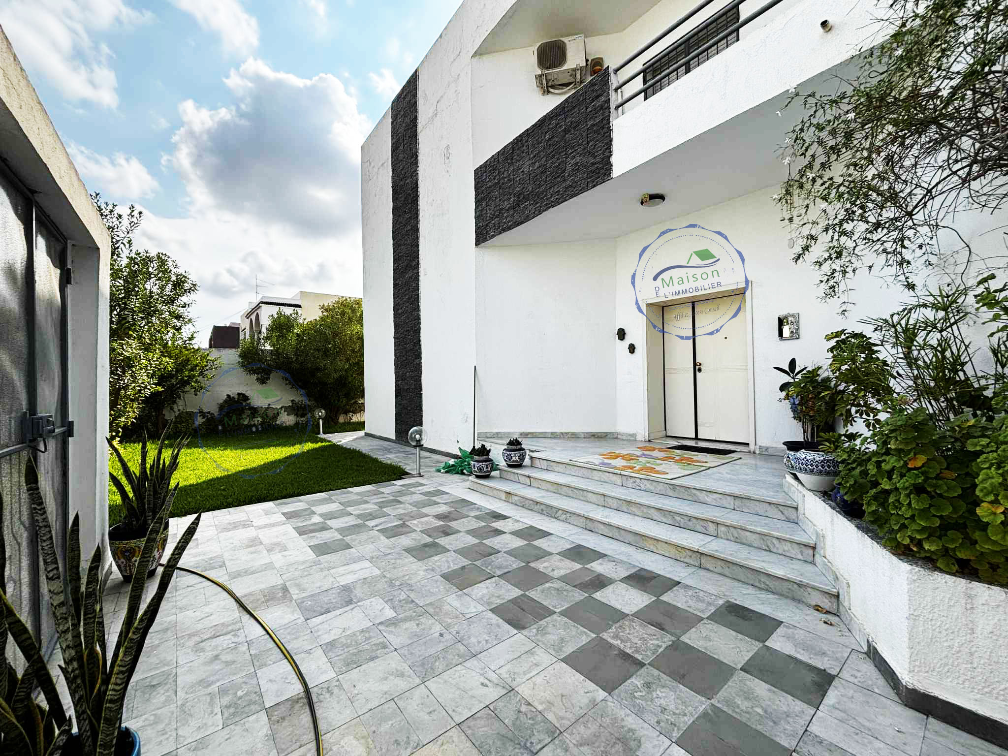 La Soukra La Soukra Location Maisons Villa moderne avec jardin  la soukra