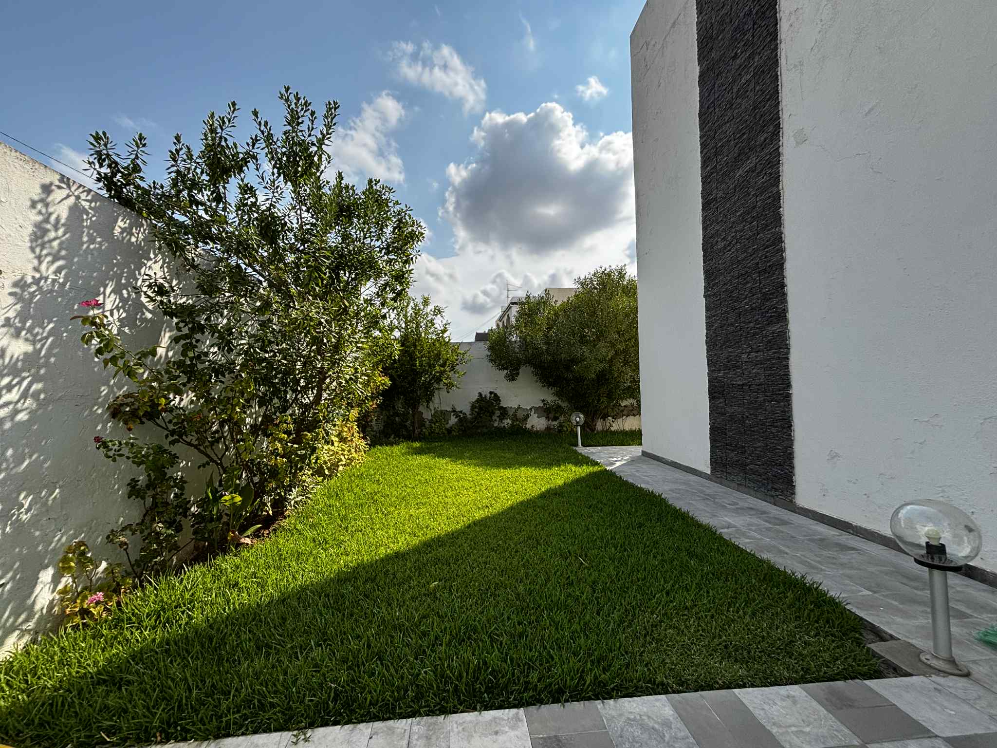 La Soukra La Soukra Location Maisons Villa moderne avec jardin  la soukra