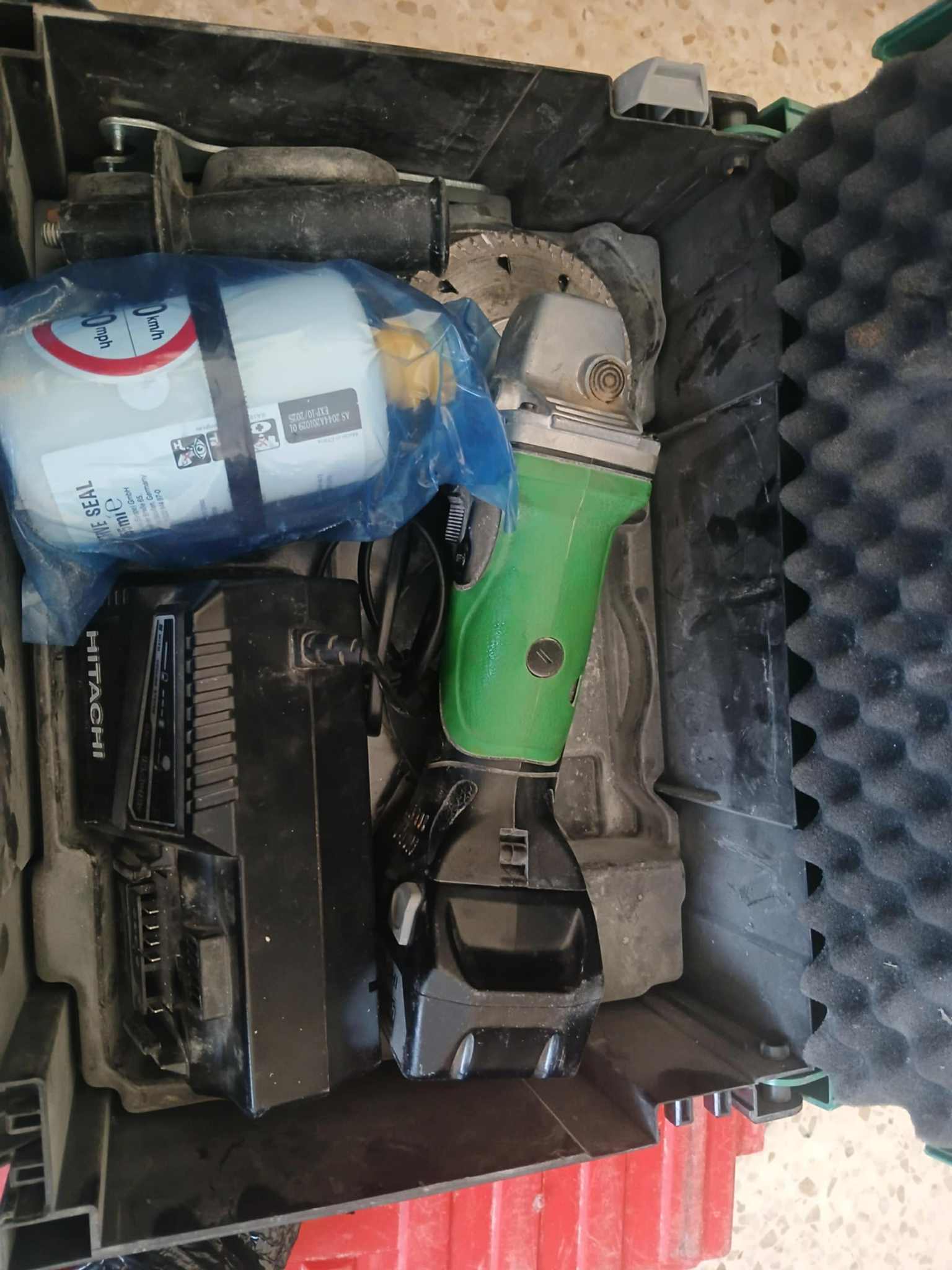Bizerte Nord Cite Ain Mariem Outils electriques Autre Lot outils hilti et bosch et stanley importe