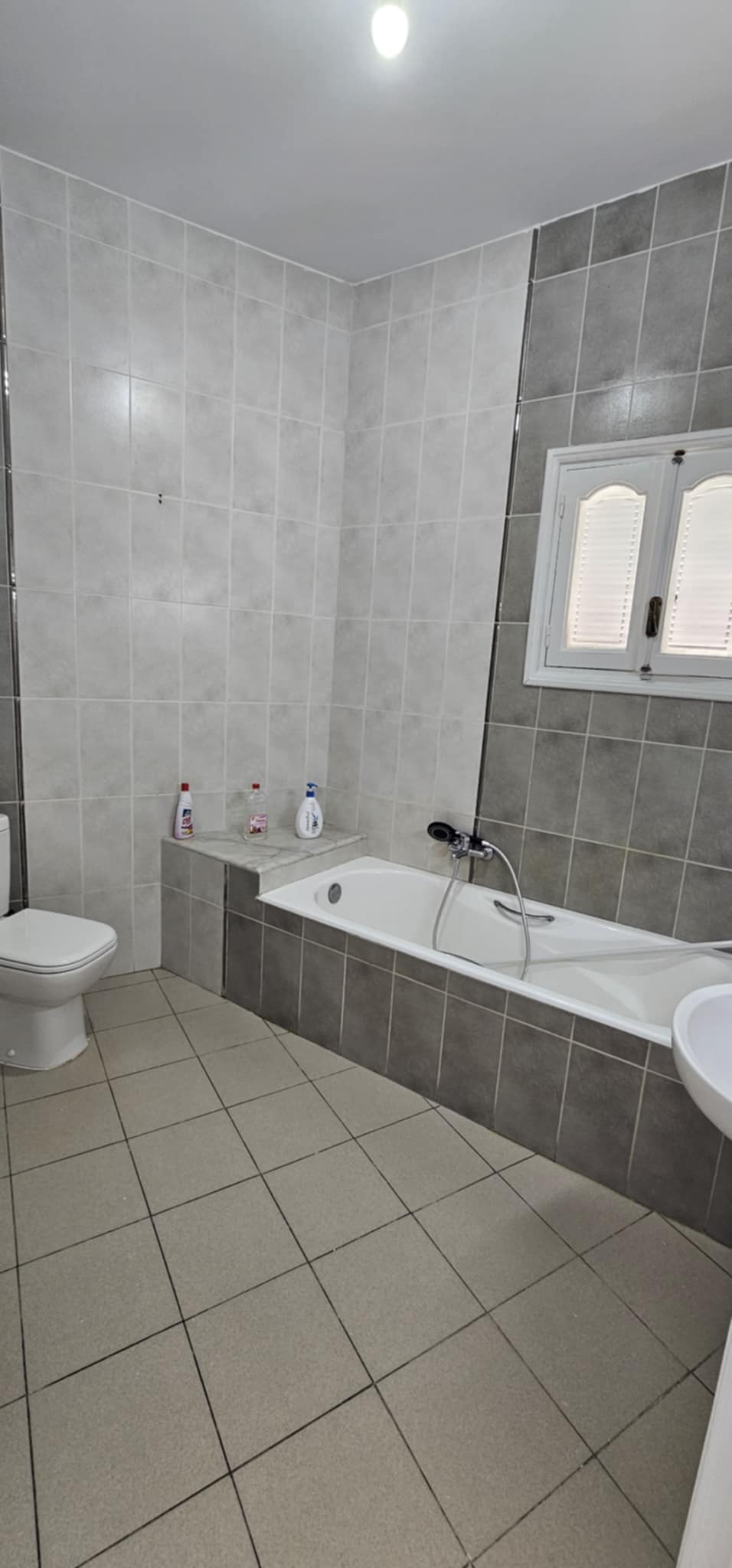 Sfax Ville El Bousten Location Appart. 3 pices App 3pices avec prot pour voiture