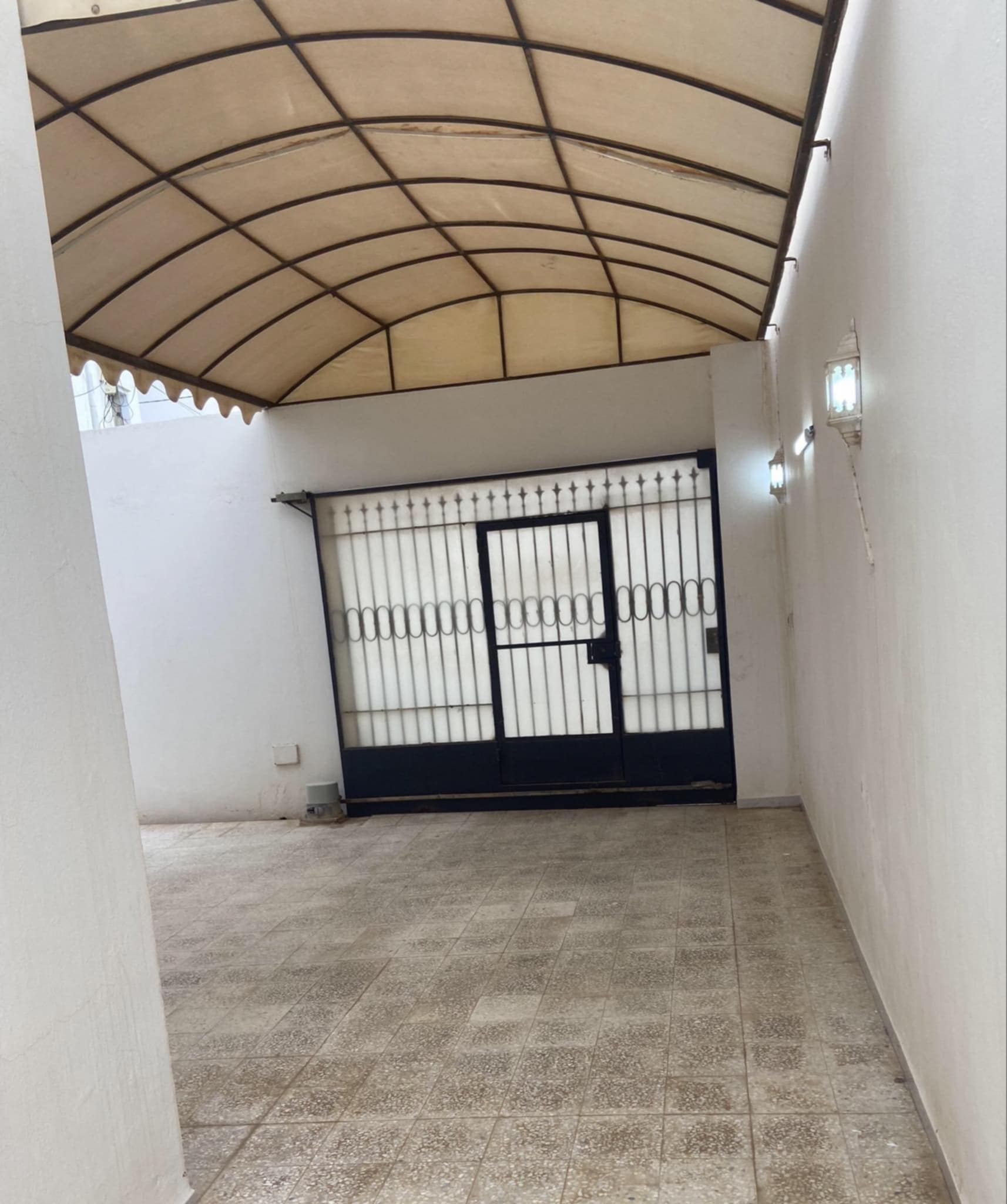 Sfax Ville El Bousten Location Appart. 3 pices App 3pices avec prot pour voiture