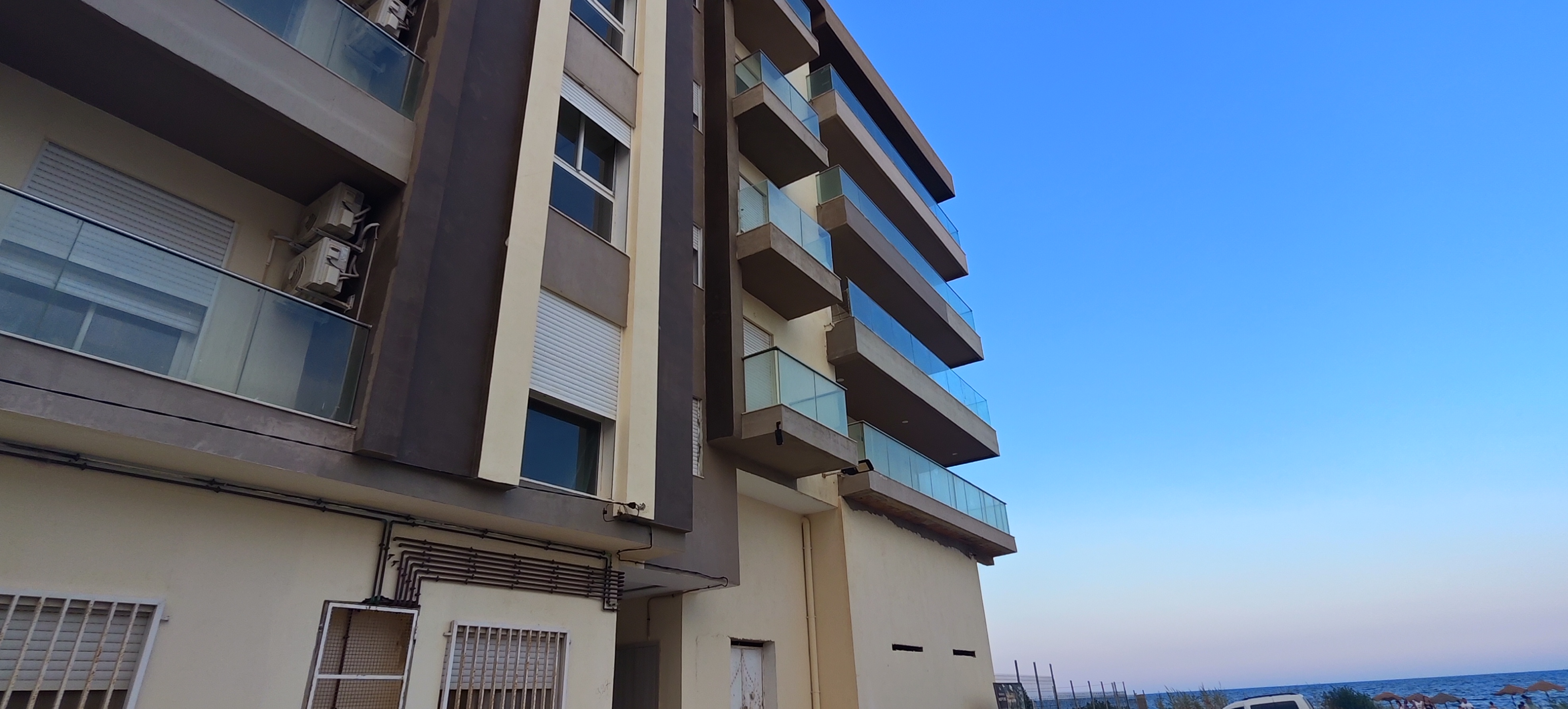 Akouda Chatt Meriem Vente Appart. 5 pices+ Appartement sur la mer