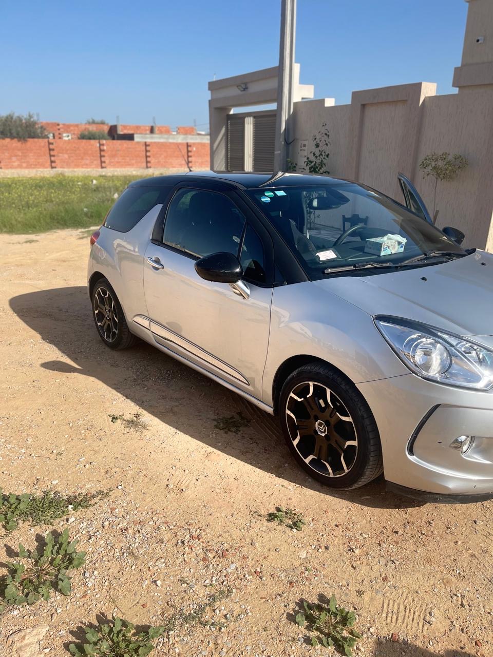 Sakiet Eddaier Cite El Mallek Citroen DS3 Tres jolis voiture d une femme