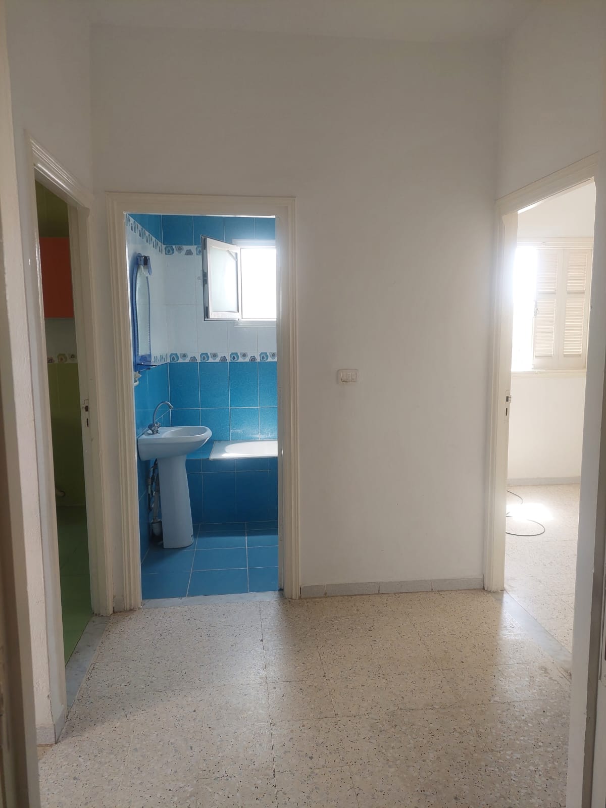 Carthage El Yasmina Location Appart. 3 pices Une maison s3