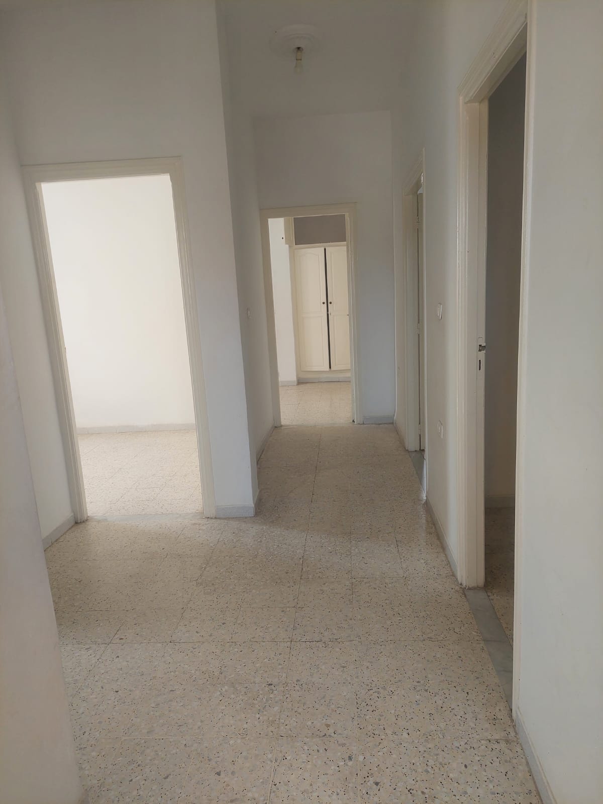 Carthage El Yasmina Location Appart. 3 pices Une maison s3