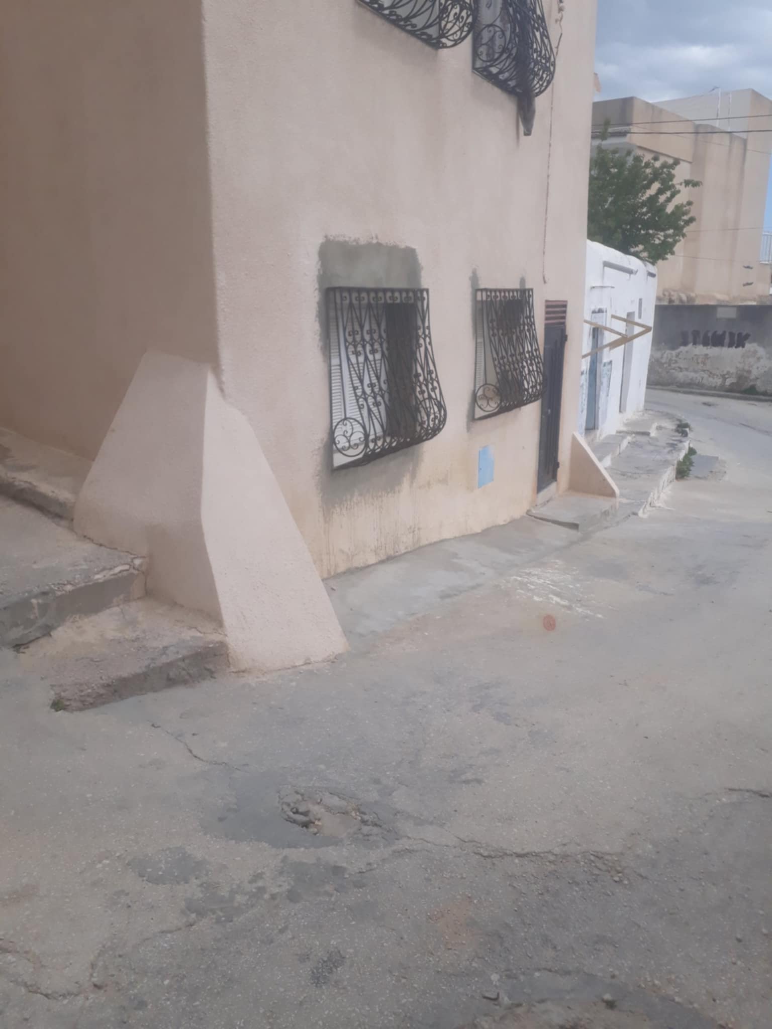 Le Kef Est Le Kef Vente Appart. 3 pices Maison situe  place ali ben aissa kef