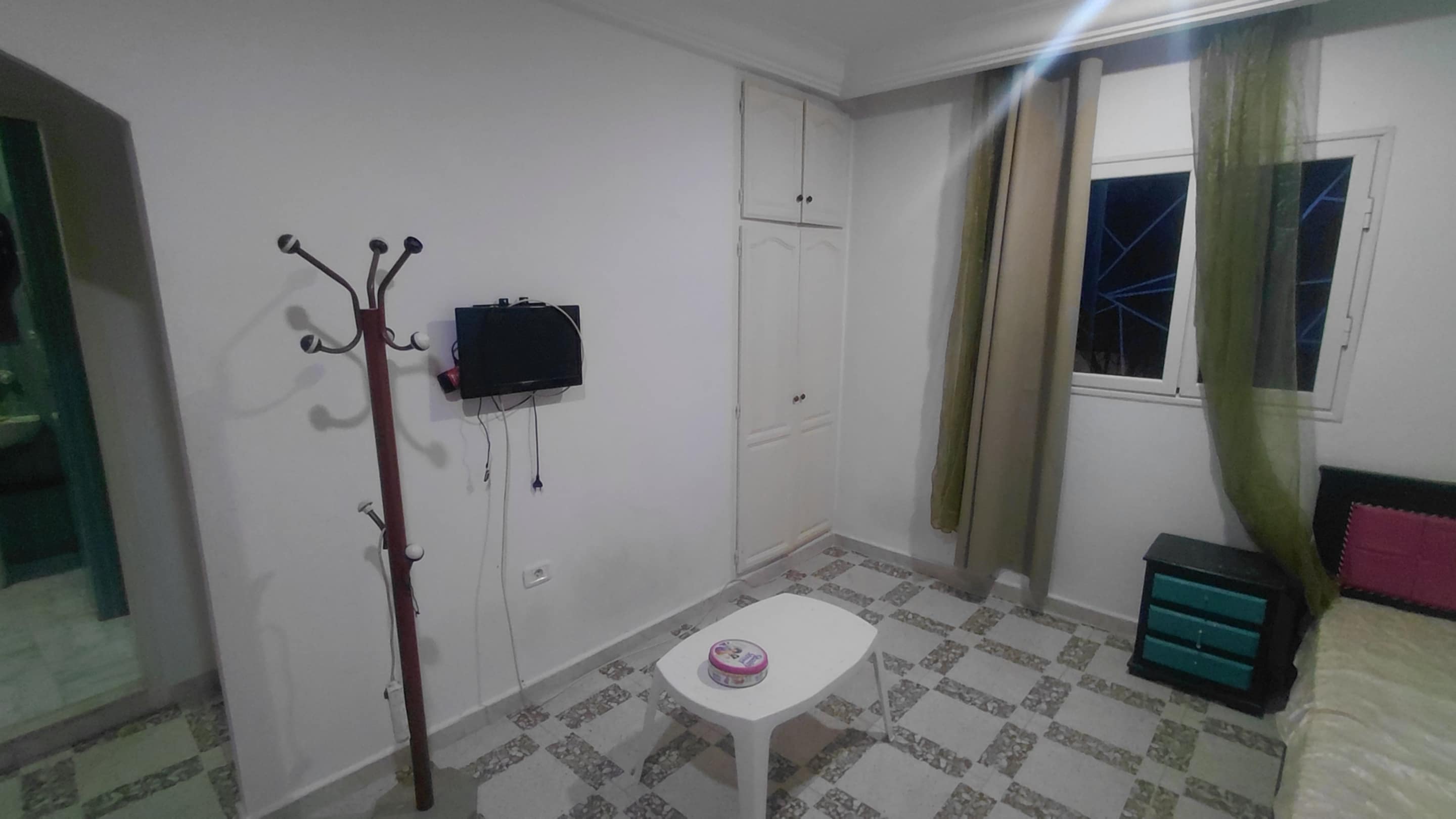 Ariana Ville El Menzah 5 Location Appart. 1 pice Studio s0 meubl aux uv4 wb4250