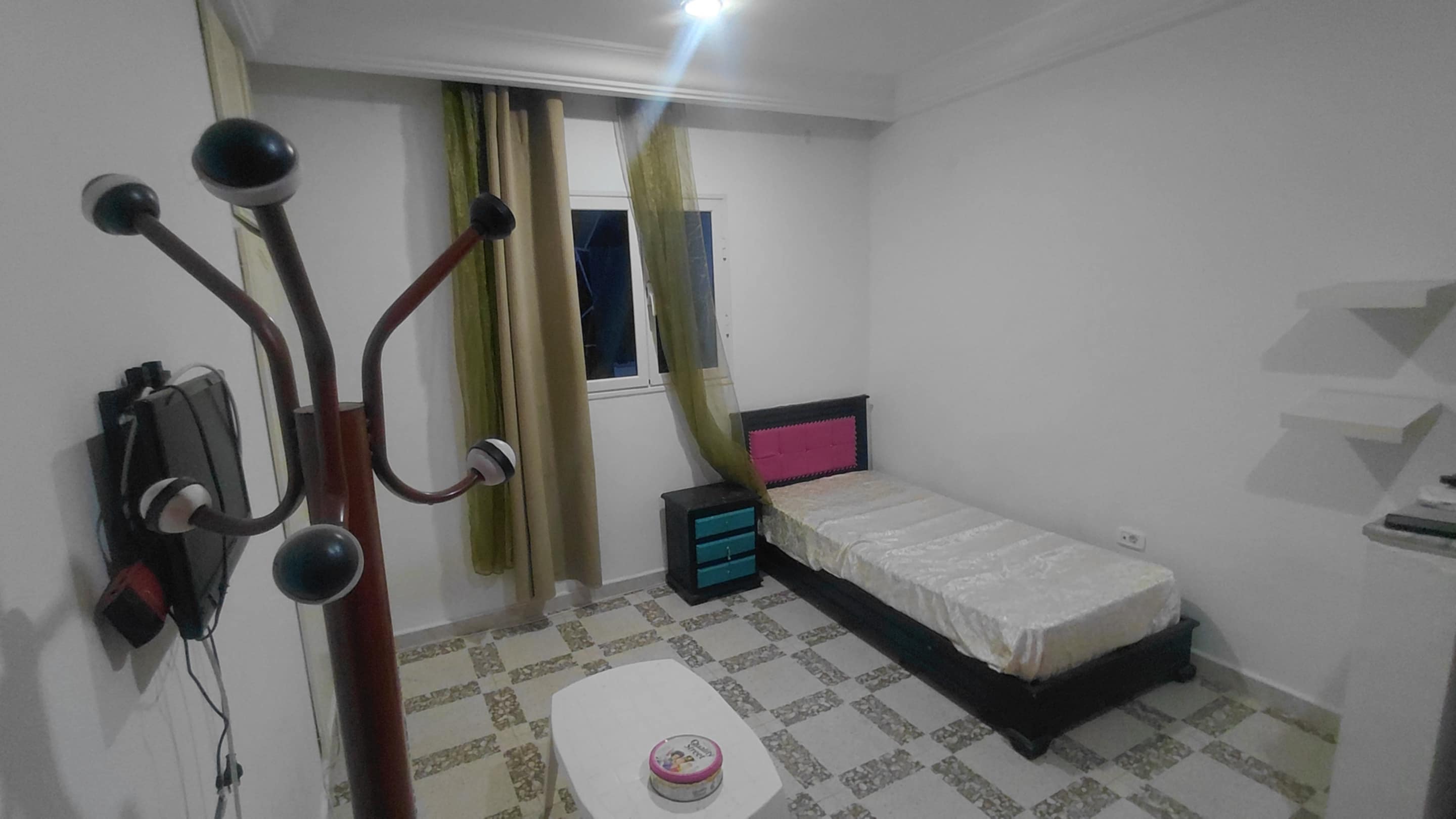 Ariana Ville El Menzah 5 Location Appart. 1 pice Studio s0 meubl aux uv4 wb4250