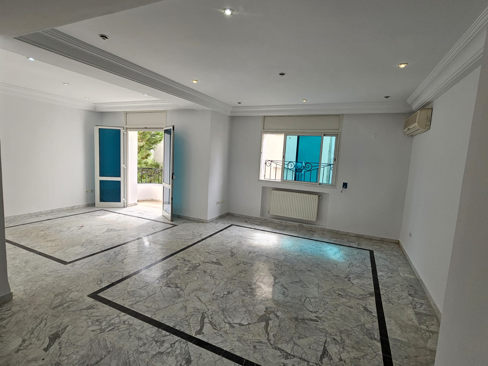 Ain Zaghouan Ain Zaghouan Location Appart. 4 pices S plus trois zone villa  ain zaghouan