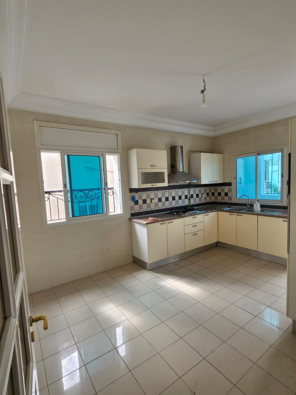Ain Zaghouan Ain Zaghouan Location Appart. 4 pices S plus trois zone villa  ain zaghouan