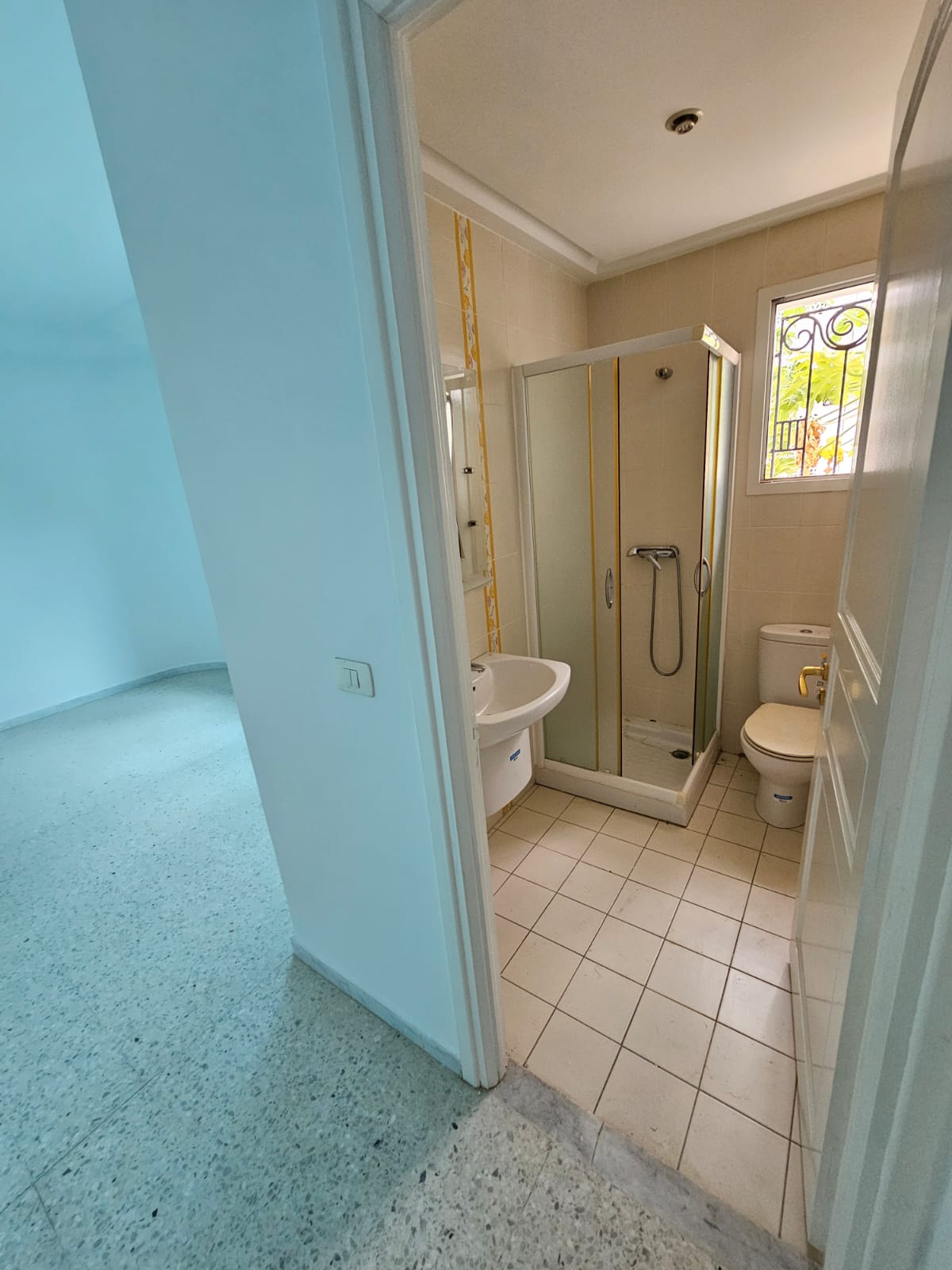 Ain Zaghouan Ain Zaghouan Location Appart. 4 pices S plus trois zone villa  ain zaghouan