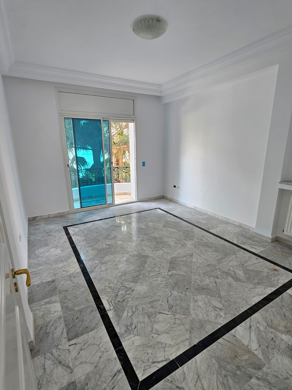 Ain Zaghouan Ain Zaghouan Location Appart. 4 pices S plus trois zone villa  ain zaghouan