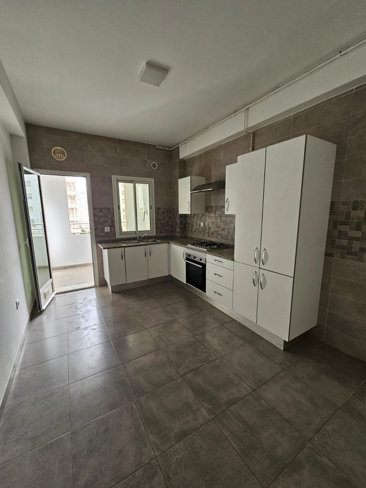 Ain Zaghouan Ain Zaghouan Location Appart. 3 pices Un spacieux s plus deux  l'aouina