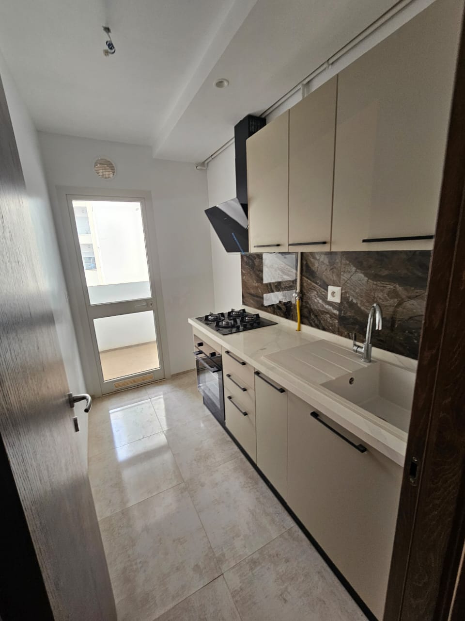 Ain Zaghouan Ain Zaghouan Vente Appart. 2 pices S plus un neuf avc place parking  l'aouina