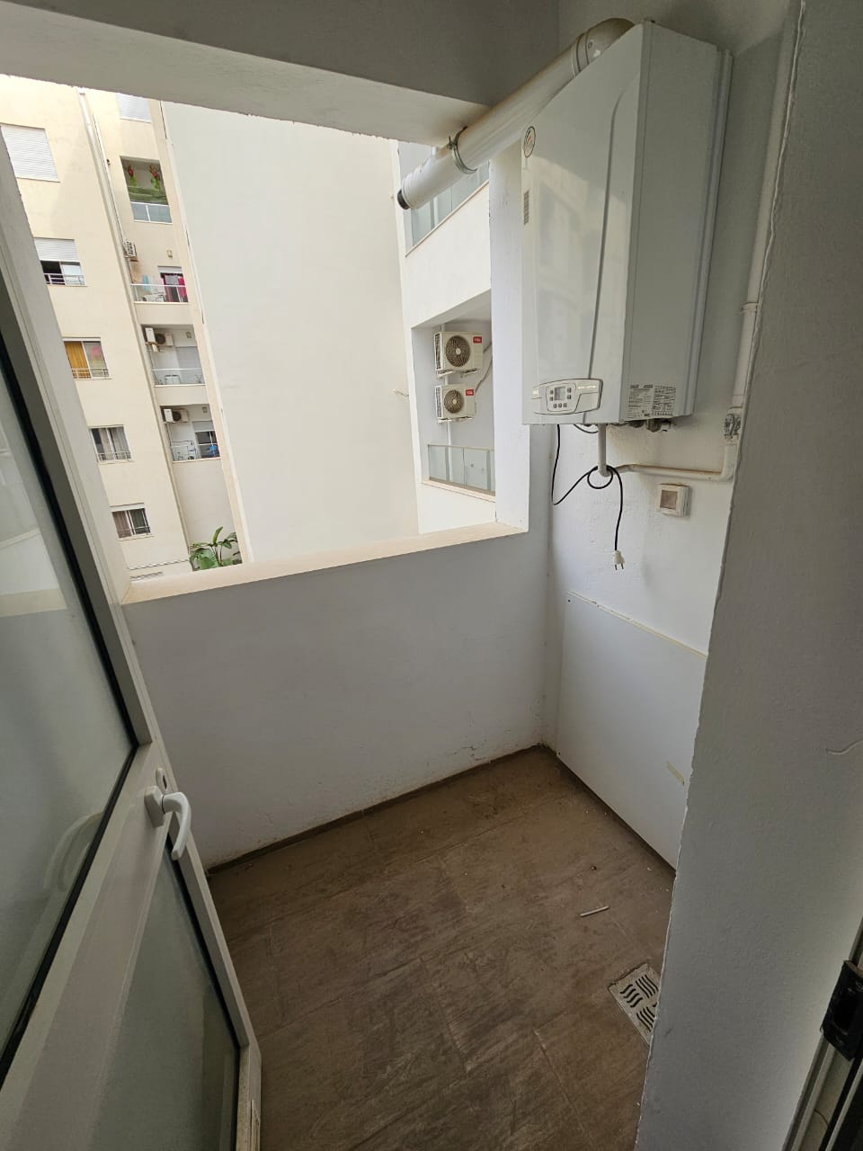 Ain Zaghouan Ain Zaghouan Vente Appart. 2 pices S plus un neuf avc place parking  l'aouina