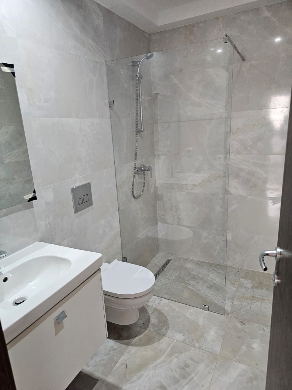 Ain Zaghouan Ain Zaghouan Vente Appart. 2 pices S plus un neuf avc place parking  l'aouina