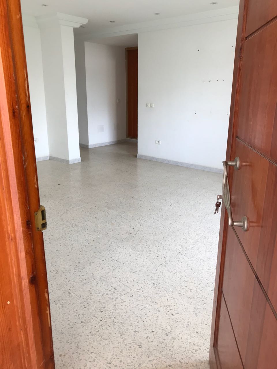 La Soukra Borj Louzir Location Appart. 3 pices Appartement salon deux chambres et terrasse