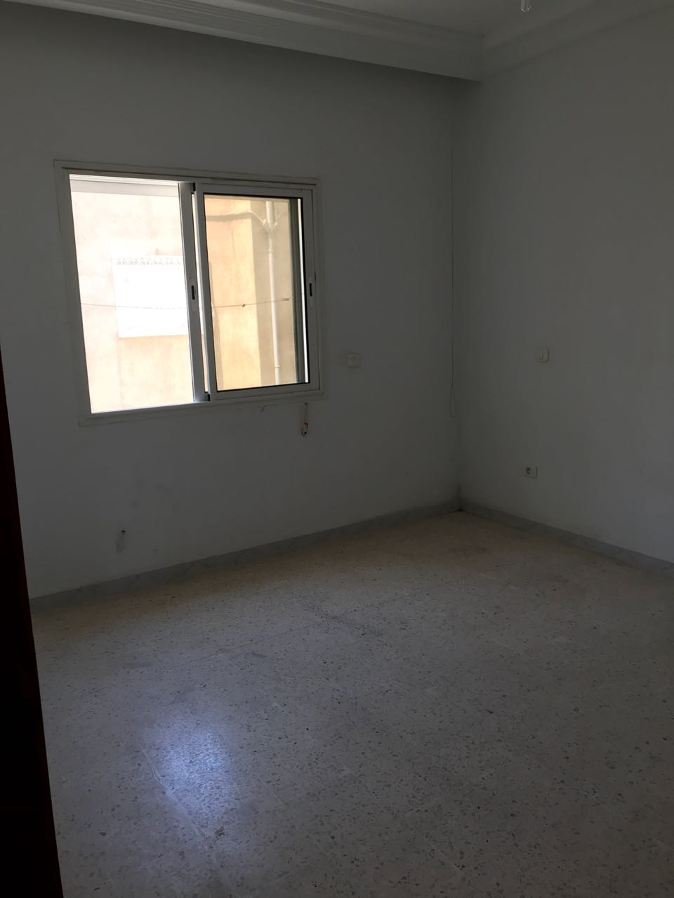 La Soukra Borj Louzir Location Appart. 3 pices Appartement salon deux chambres et terrasse