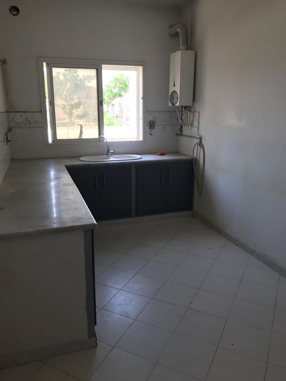 La Soukra Borj Louzir Location Appart. 3 pices Appartement salon deux chambres et terrasse