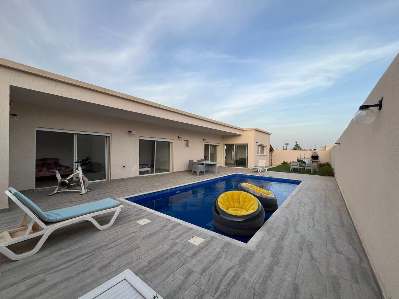 Djerba - Houmet Essouk Djerba  Vente Appart. 3 pices Villa s3  tezdaine djerba