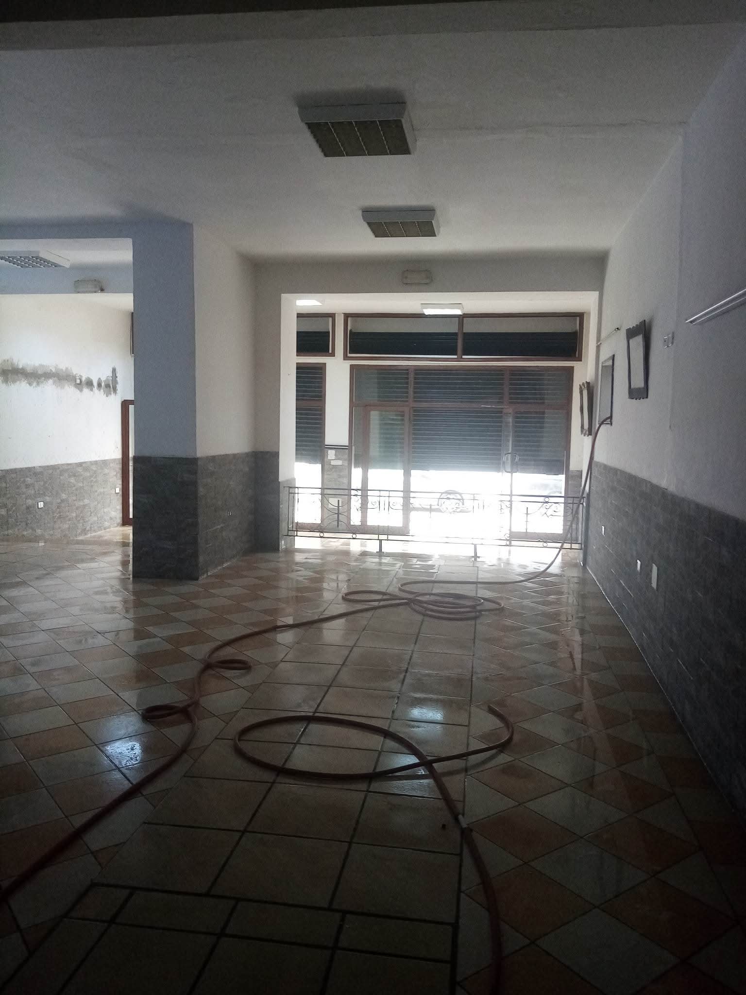 El Kram Le Kram Bureaux & Commerces Surfaces Super local  usage dpt au kram 220m2