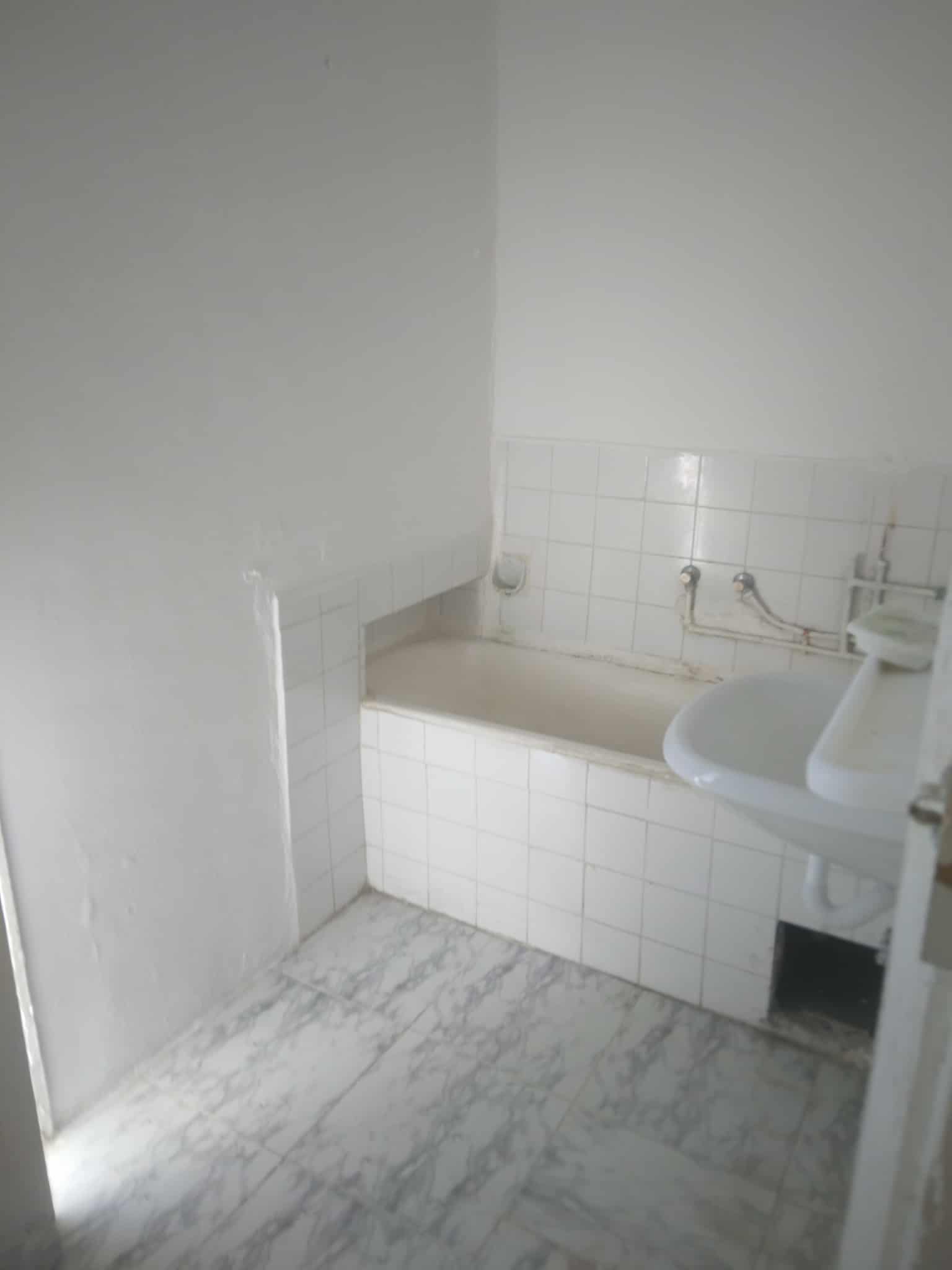 Bab Bhar Bab Bhar Location Appart. 2 pices Appt hall 3 trs propre prs rue de rome