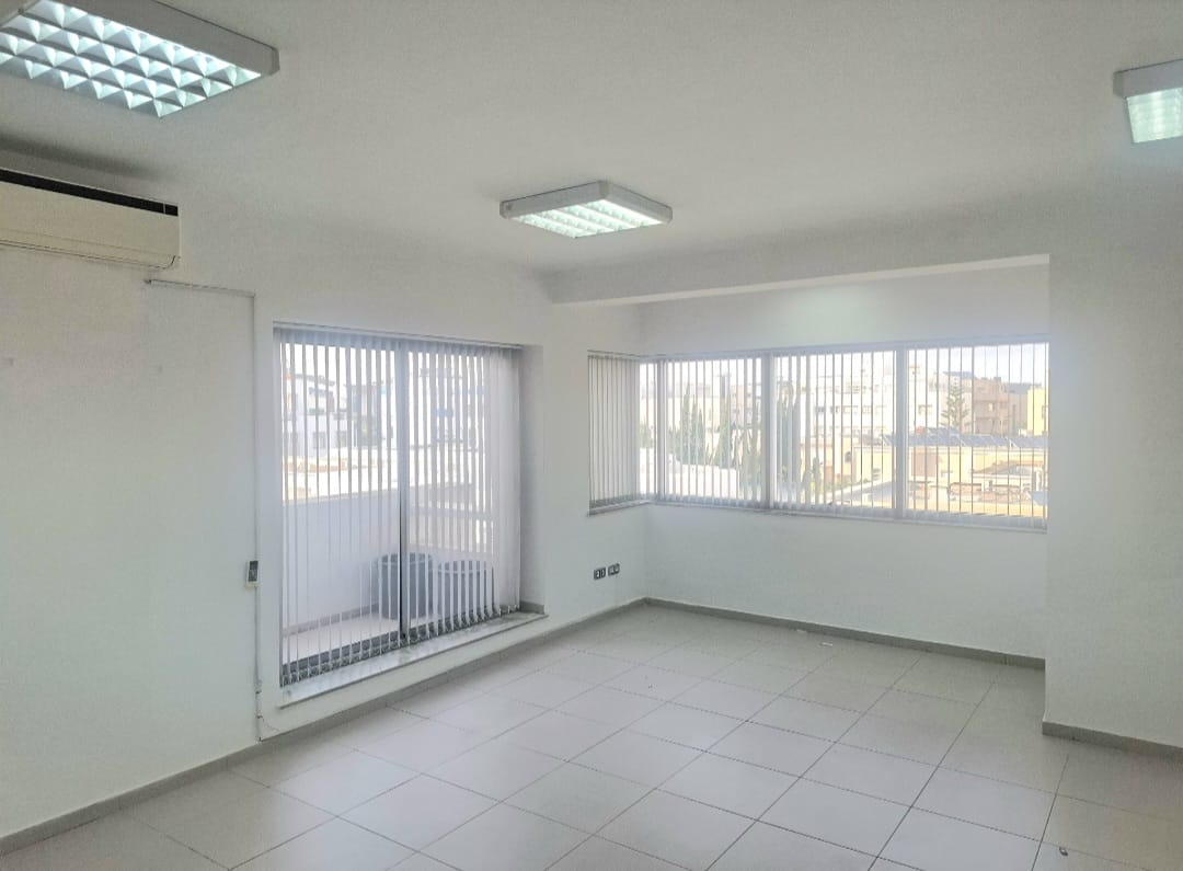 La Marsa Berge Du Lac Location Appart. 5 pices+ Luxueux bureau de 185 m2 au lac2