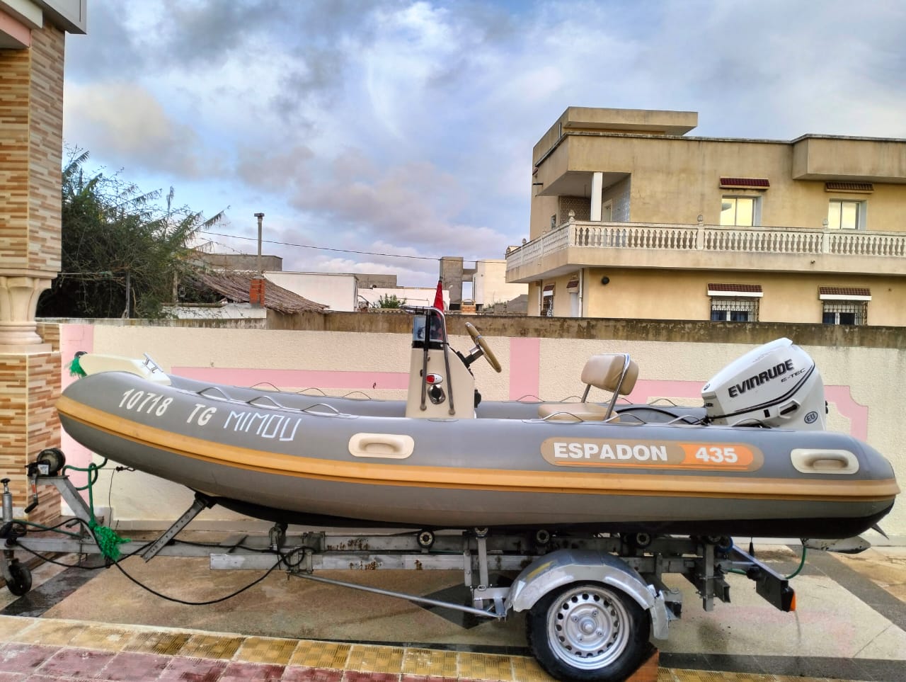 Ain Zaghouan Ain Zaghouan Bateaux  moteurs Semi-rigide Bateau semi rigide espadon avec moteur evinrude