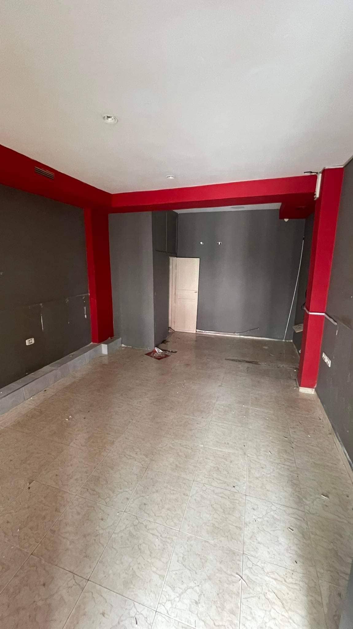 Ariana Ville El Menzah 6 Bureaux & Commerces Grance libre Bel emplacement