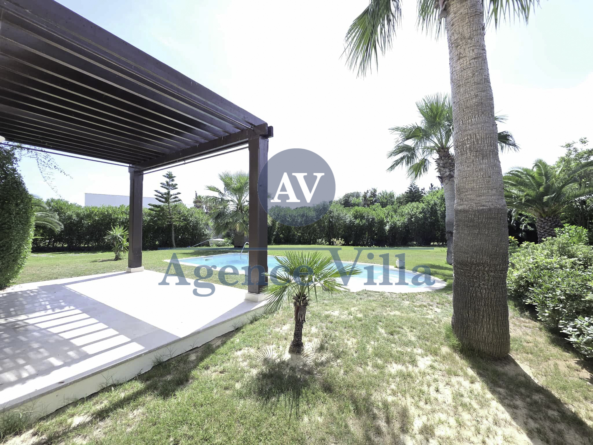La Marsa Gammart Location Maisons Une villa s4  gammarth avec grand jardin