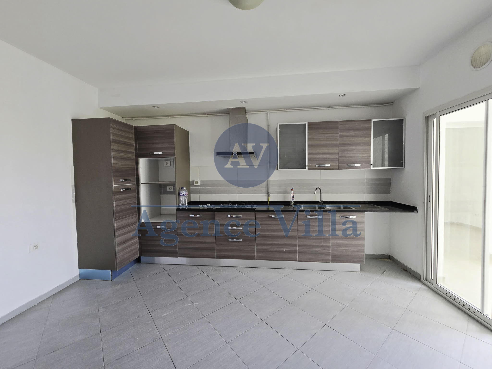 Ain Zaghouan Jardins de Carthage Location Appart. 5 pices+ Un app s3 au jardin de carthage  avec terrasse