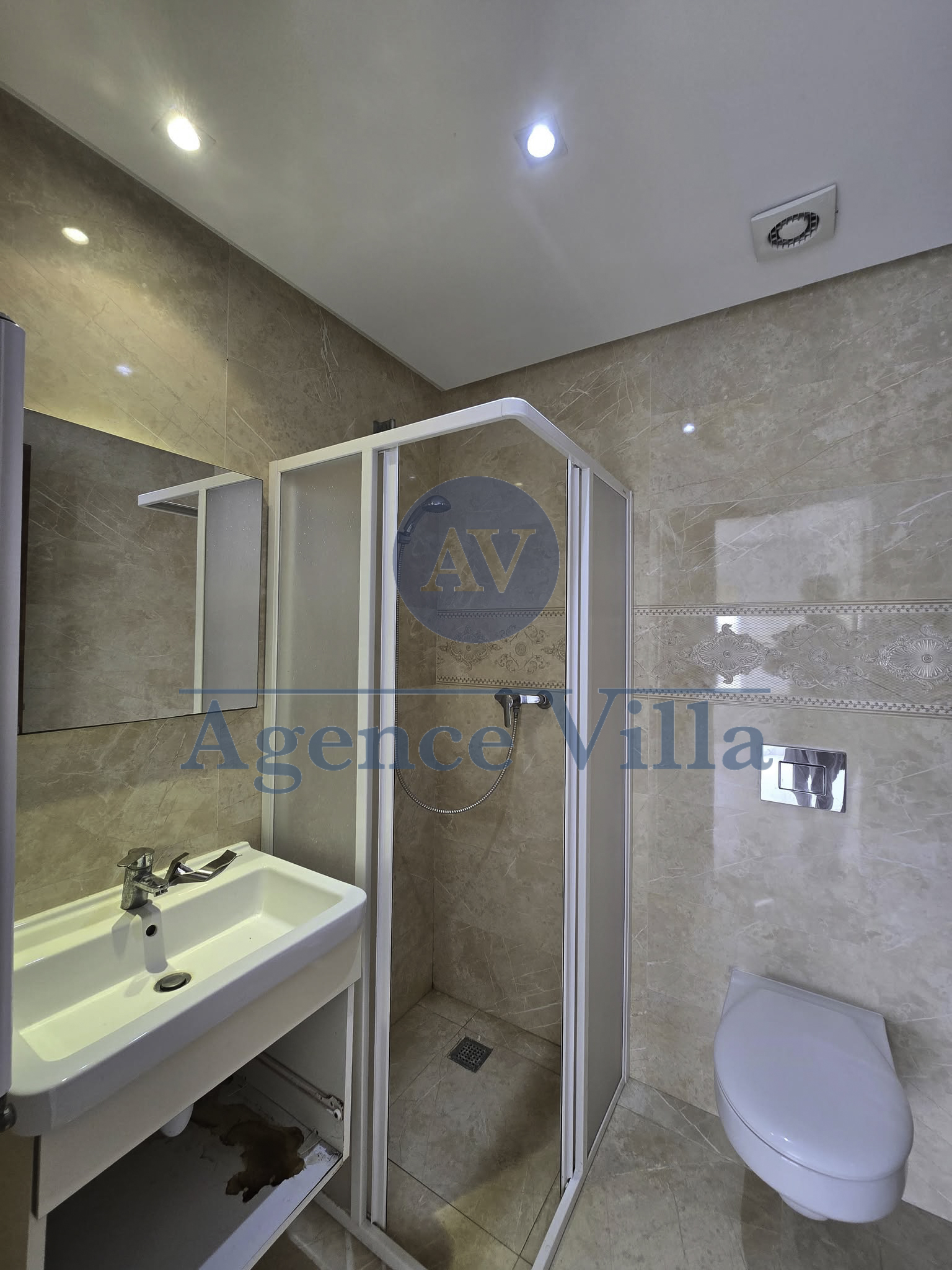 Ain Zaghouan Jardins de Carthage Location Appart. 5 pices+ Un app s3 au jardin de carthage  avec terrasse